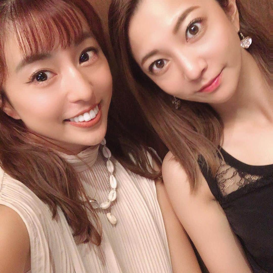 橋本真依さんのインスタグラム写真 - (橋本真依Instagram)「・﻿ 先月やらせてもらった﻿ 初の試みのオンラインライブ🎙﻿ 素敵なメンバーに誘ってもらえて﻿ とっても楽しい夜になりました✨ なかなかコロナ禍で思いっきり歌えていなかったので、ほんと楽しかった💓﻿ ﻿ その時にしてもらったヘアスタイル⭐️﻿ この時は赤髪ロン毛な私だったから﻿ それに似合う髪型にっ\(//∇//)\﻿ ﻿ いつも色々ヘアスタイルしてくれる﻿ Mottie‼︎(わたしの所属してるアイドルw)の﻿ @kanana_can に💓﻿ 忙しい中ありがとうーーー😊﻿ KPOP談義で花咲いた時間でした✨﻿ ﻿ ﻿ ﻿ ﻿ ﻿ #女子力ねーさん#イエベ秋#マスク#秋メイク#カーキ#ベージュ#オレンジ#🍊#ヘアカット#髪質革命#トリートメント#ヘアアレンジ﻿ #happy#smile#love#peace#lucky#tbt#l4l#followme#followback#instagood#photooftheday#Tokyo#Japan#셀스타그램#얼스타그램#잘보고가요#데일리룩」10月30日 21時32分 - hashimotomai430