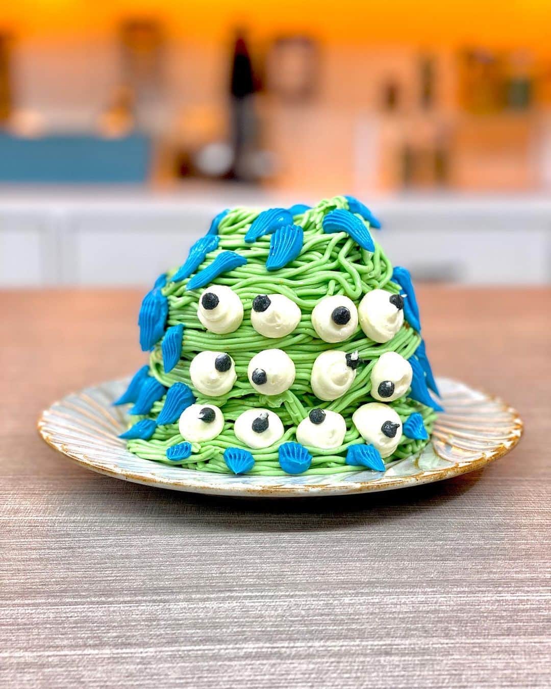 のインスタグラム：「YouTube M’sTABLE 速水流•M’s Halloweencake M’s ハロウィンケーキ 僕からのプレゼントです！ #halloween#cake#trickortreat #youtube#mstable #cookinglover#kitchenlover#passion #foodpassion#foodlover#foodlove #cooking#recipe#dessert#sweets #レシピ#レパートリー#美味い#簡単レシピ #ハロウィン#ハロウィンパーティー  #良い1日を #mocomichihayami#hayami #速水流#速水もこみち」
