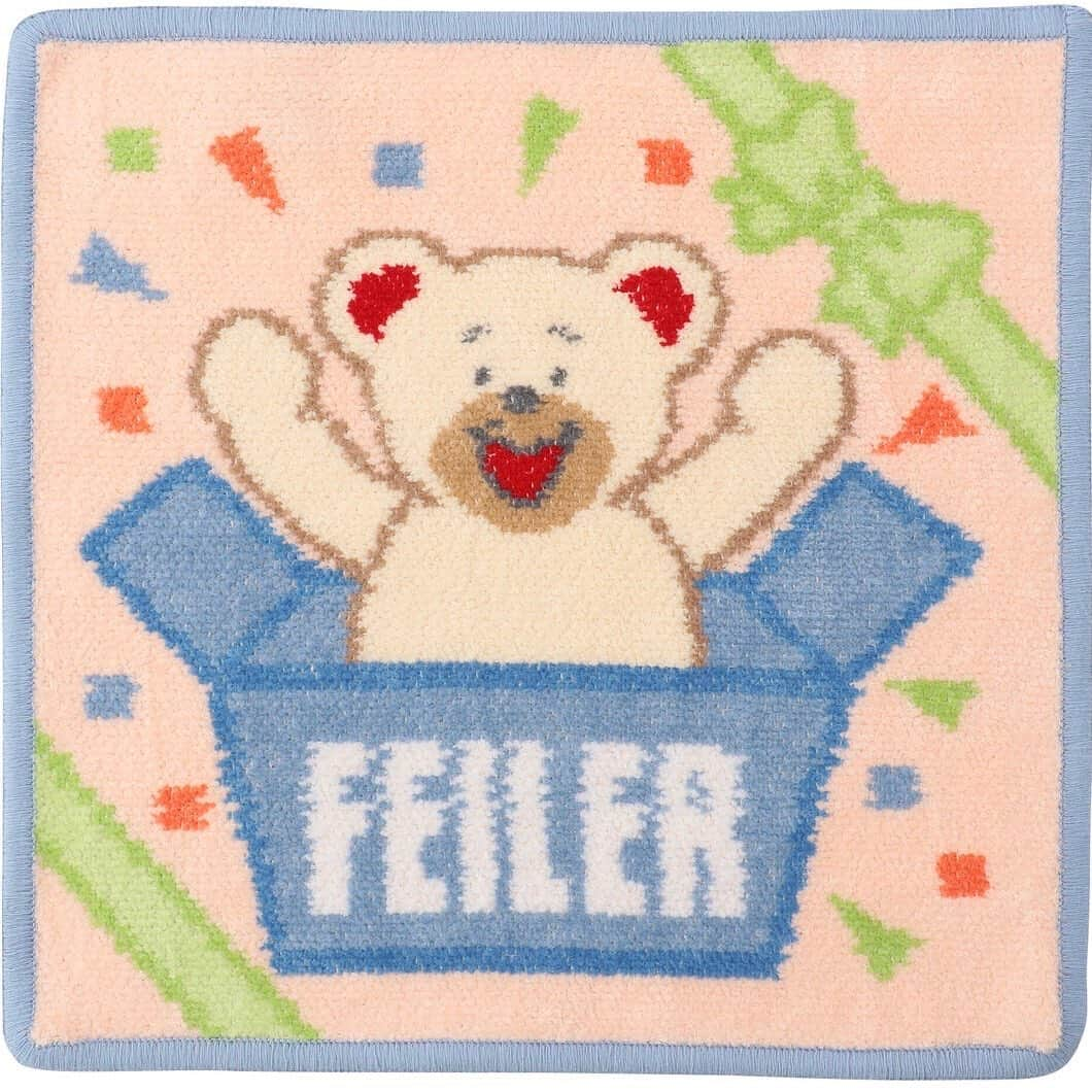 フェイラー（FEILER）さんのインスタグラム写真 - (フェイラー（FEILER）Instagram)「【新作発売FEILER】 フェイラー公式キャラクターFEILER Bearリーベくんのハンカチに新作『フェイラーベア サプライズ』と『フェイラーベア トレジャー』が登場しました！   ハンカチ 税込2,420円 約25×25cm  FEILER BEAR SURPRISE　 フェイラーベアサプライズ   故郷のドイツ・ホーエンベルクからアンバサダー(大使)として日本にやってきたリーベくん。待ちに待ったお友達とのパーティの準備で大忙し！ 楽しんでもらいたくて、ひときわ大きな箱から飛び出すサプライズを計画中。みんな驚いてくれるかな。 大切なみんなの笑顔のために、サプライズに込めたリーベくんの愛を感じる一枚です。 一度手にしたら忘れられないシュニール織の上質さをお楽しみください。   フェイラー銀座本店、全国有名百貨店フェイラーショップにて、本日10月30日(金)より販売。  フェイラー公式オンラインショップ、アイルミネでは、11月4日(水)発売予定。  #フェイラーベアサプライズ #FEILERBEARSURPRISE #フェイラー公式キャラクター #フェイラーベアリーベくん #リーベはドイツ語で愛 #アンバサダー #くま #ドイツ生まれ #男の子 #20歳 #趣味 #旅行 #美味しいものを食べること #好きなもの #ビール #おすし #シュニッツェル #フェイラーのくま #FEILER #フェイラー #ドイツ #ハンカチはフェイラーに決めています #クリスマス #christmas #サプライズ #クリスマスはフェイラーベアリーベくんからサプライズがあるかもしれません」10月30日 21時48分 - feiler_jp