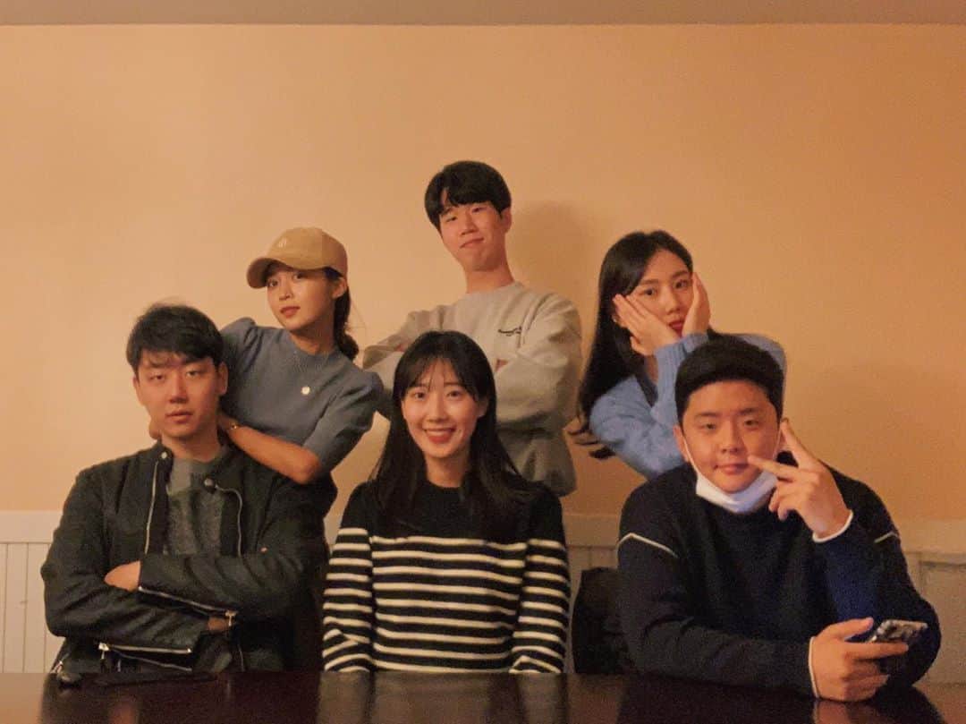 キム・ダヘのインスタグラム：「다루 뜻이 뭐냐고 맨날 물어보시눈데... 얘네가 #루팸 입니다., 🎃✌🏽 #다루#정루#채루#희루#비루#승루 새 멤버가 들어오려고 대기중인데 오늘 안와서 아슬아슬하네요 #경루」