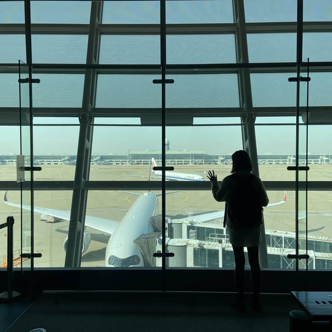 カン・ソラさんのインスタグラム写真 - (カン・ソラInstagram)「#커피마시러 #인천공항 #떠나고싶다 #attheairport #todrinkcoffee  I'm dying to travel abroad!」10月30日 21時44分 - reveramess_