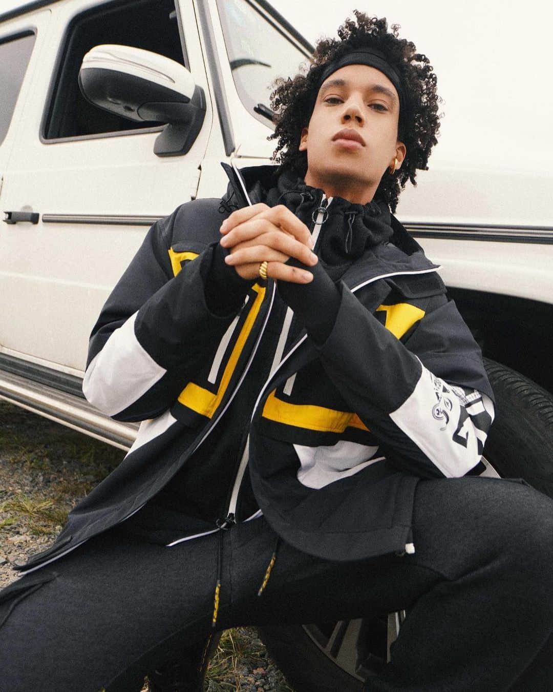 のインスタグラム：「Black and Yellow vibes.  #evisu」