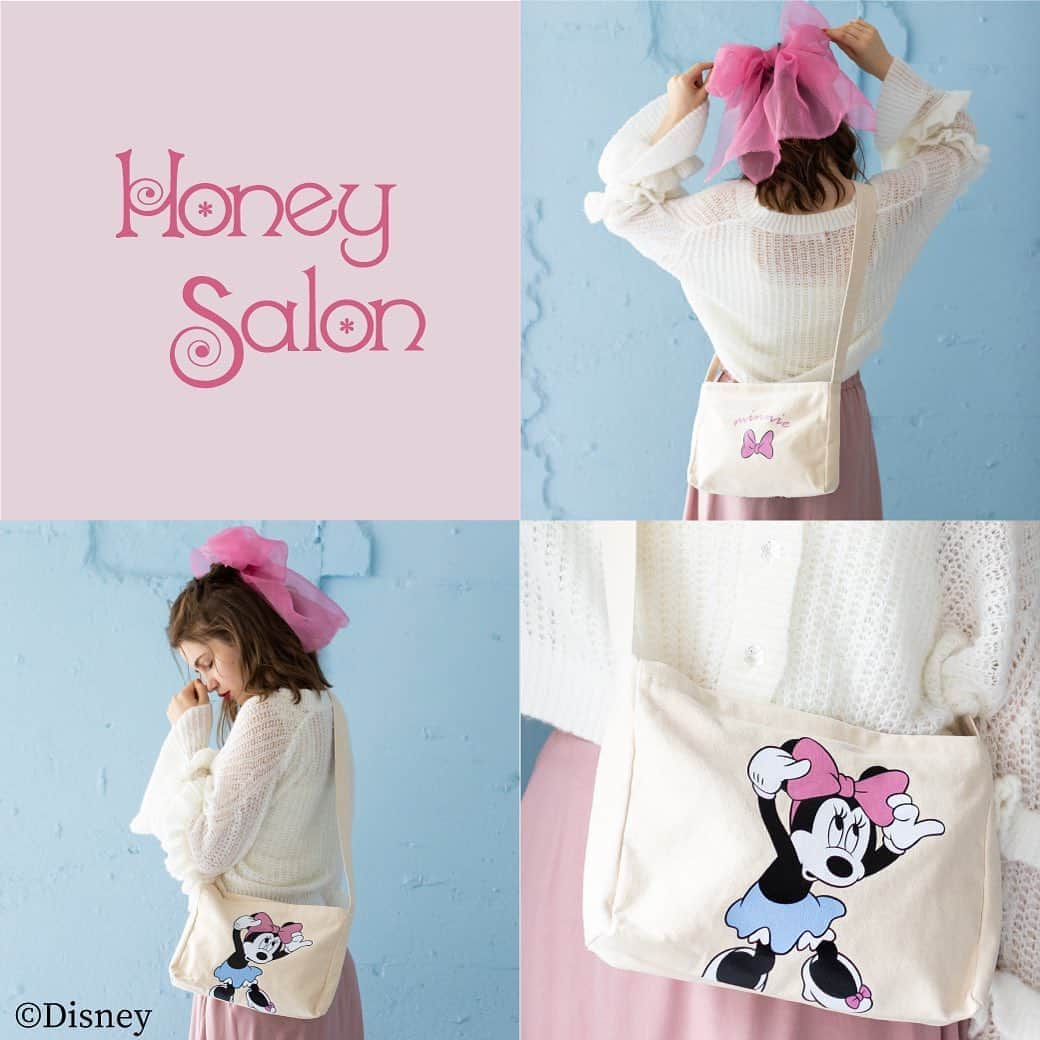 ハニーサロンバイフォピッシュさんのインスタグラム写真 - (ハニーサロンバイフォピッシュInstagram)「. . HONEY SALON -Disney Collection-  . ハニーサロンより、おしゃれで可愛いミニー＆デイジーのアイテムが登場！ ちょっぴりレトロなアートと、２人の特徴である大きなリボンにフィーチャーした3型をご用意しました。 . 10月30日(金)より、公式通販ストライプクラブ・ZOZOTOWNにて先行予約スタート！ .  ⌒*⌒*⌒*⌒*⌒*⌒*⌒*⌒*⌒*⌒*⌒*⌒ . #ミニーサコッシュ . #デイジーサコッシュ. . ￥5,500+tax . . リボンを結ぶミニー、可愛いものに胸をときめかすデイジーのプリントが可愛いサコッシュ。 . 裏にはシンプルにも使えるリボンとロゴプリント。 どちらの面を表に見せても使用できるので、気分に合わせて使い分け可能です。 . ミニ財布・スマホ・チケット・ハンカチなど、すぐに取り出したいものがすっぽり入るサイズ感です。 . どんなスタイルにも合わせやすいナチュラルな帆布を使用したサコッシュは、 ファスナー付きなのも荷物がしっかりしまえて嬉しい。 . ロンTと合わせて、パークに身に付けていくのもおすすめです！ . ⌒*⌒*⌒*⌒*⌒*⌒*⌒*⌒*⌒*⌒*⌒*⌒ . 予約期間：10/30(金)12:00～11/8(日)23:59 . . 公式通販ストライプクラブ・ZOZOTOWN . . ※通常発売日(店舗発売日)1月中旬予定 . . ⌒*⌒*⌒*⌒*⌒*⌒*⌒*⌒*⌒*⌒*⌒*⌒ . #honeysalon #ハニーサロン #disneycollection #ミニーマウス #ミニー #ミニーコーデ #デイジーダック #デイジー #デイジーコーデ #disney #disneyland #disneysea #disneygram #ディズニー #ディズニーコーデ #ディズニーグッズ #ディズニー部 #ディズニーバウンド #ミニデジ #ミニーバウンド #デイジーバウンド #ディズニーハロウィン #disneyhalloween #ディズニーキャラクター #disneylove #ディズニー好きな人と繋がりたい」10月30日 12時48分 - honeysalon.official