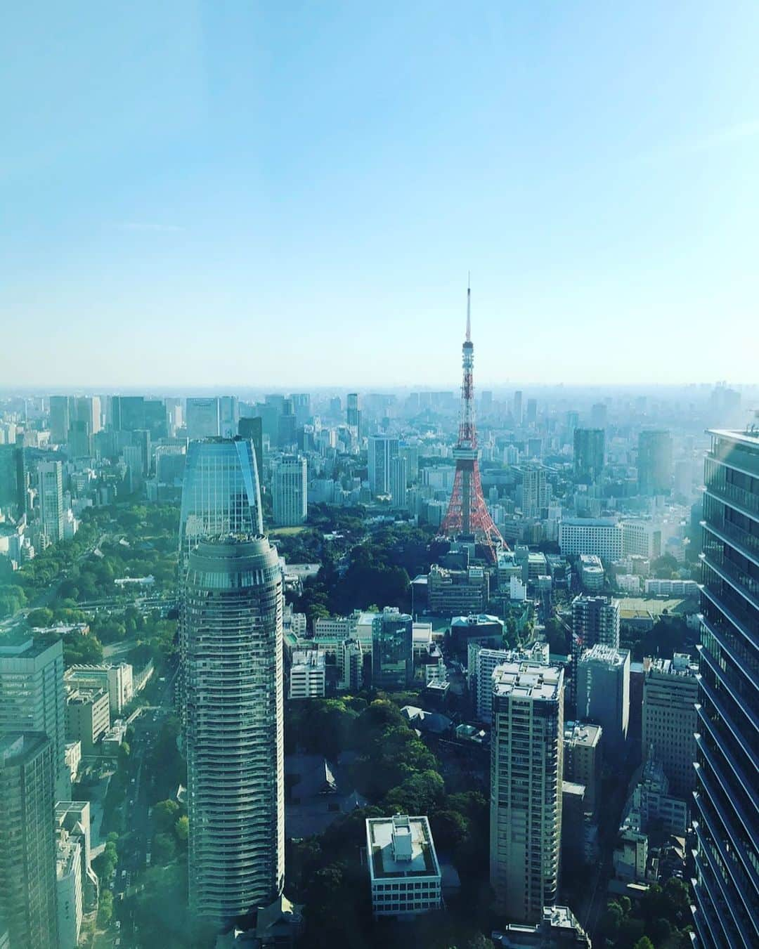 堀田ゆい夏さんのインスタグラム写真 - (堀田ゆい夏Instagram)「東京タワー🗼 凛々しいたたずまい。 これを見た人、今日は良いことあるはず🤣  #東京タワー #こんな近くで見るなら #アンダーズ東京行くと見れるよー #見るだけならただ笑 #私もお茶だけ😂 #でもすごく素敵な場所！！ #tokyo#tokyotower🗼#sky#happy#andaz#andaztokyo」10月30日 12時53分 - yuika_a0902