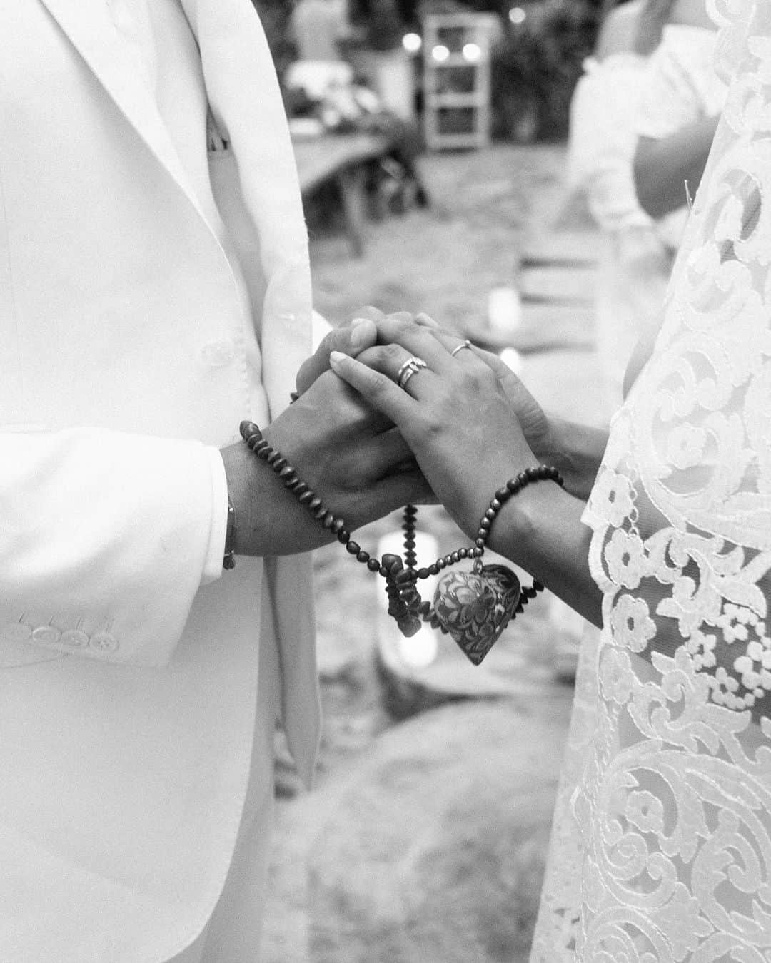 ジャッキー・クルーズのインスタグラム：「You were always my light, even in my darkest moments...⁣ ⁣⁣⁣ Link in bio for @brides exclusive.⁣⁣ ⁣⁣ Photographer: @e_h_」
