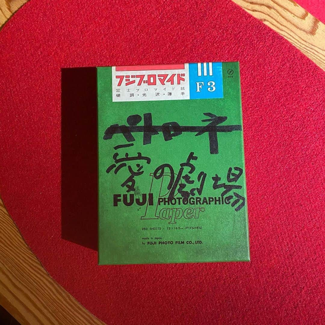 Aya（高本彩）さんのインスタグラム写真 - (Aya（高本彩）Instagram)「表参道にヤバいところ見つけた。  洋書や写真集の宝庫。 私は〝愛の劇場〟をゲットだぜ。 @skwat.site  @lemaire_official  @twelvebooksdistribution   #twelvebooksdistribution #秘密基地#毎日通えるレベルで最高やった」10月30日 13時07分 - aya_dream04