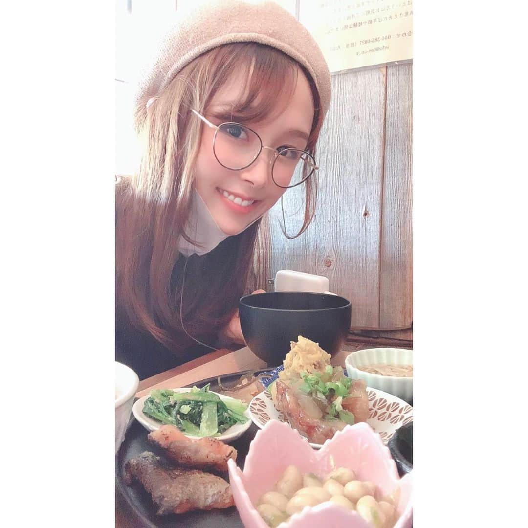小池ジョアンナのインスタグラム：「好きな場所へいけること 好きな時間を過ごすこと 好きなものを食べること  新たに「好き」を探しにいくこと  一人でも、誰かと一緒でも その瞬間を大切に、愛おしく思うこと  存在しているものすべてに感謝する気持ちがあれば幸せで心は満たされて 気付いたら身体も元気でいられている。  美味しいごはんは 身体と心に栄養を注いで そんなことも教えてくれる。  美味しいご飯が好き。 人のぬくもり、愛を感じるご飯。 世界は愛でいっぱいなことを 感じられる瞬間が大好き。  #love #lunch #lunchtime #happy #happytime #healthyfood #healthylunch #happiness #thankful #appreciation #一人ご飯 #一人ランチ」