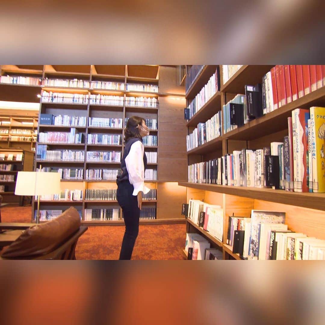 野嶋紗己子さんのインスタグラム写真 - (野嶋紗己子Instagram)「しみのじのコーナー☺️🌸📚﻿ ﻿ 和歌山市立図書館で新発見！！﻿ 大好きなものに囲まれて幸せな一日でした、、、﻿☺️📚☺️﻿ ﻿ #しみのじ #ちちんぷいぷい #是非ご覧ください！﻿ #和歌山市立図書館　#MBS #和歌山」10月30日 13時22分 - nojima_sakiko