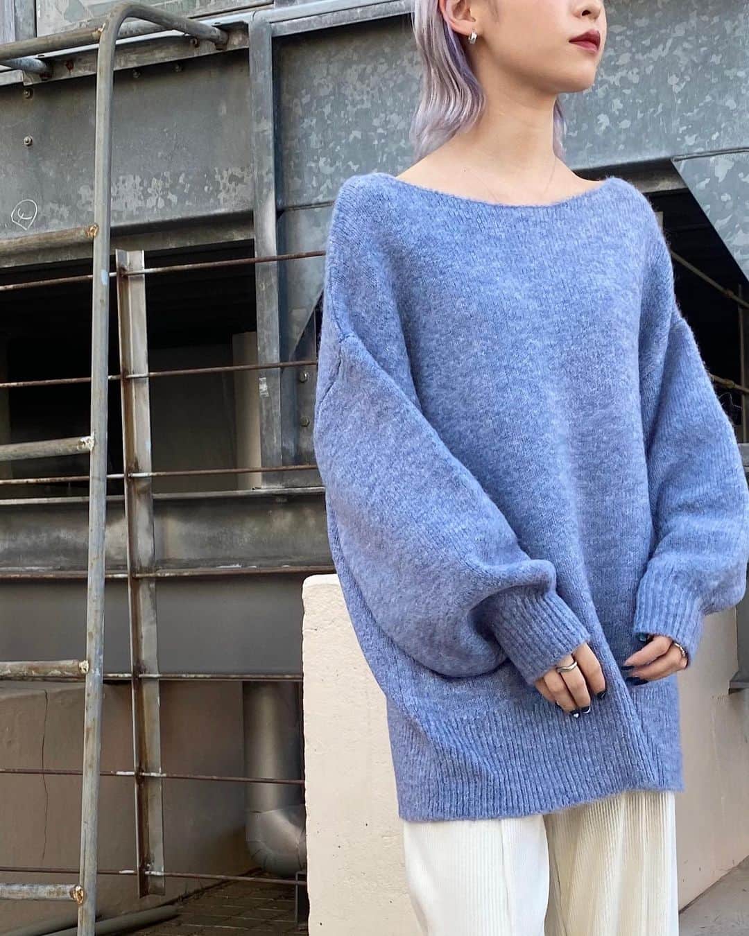 OZOCルミネエスト新宿店のインスタグラム：「﻿ ✔new knit﻿ ﻿ トレンドの毛足感のあるモヘアライクな表情を表現したフェミニンなニット❤️﻿ ﻿ ウール混の糸なので、軽く暖かくソフトなふくらみ感が可愛いですよ✌️✨ ﻿ ﻿ 首元はすっきりしたボートネックなので﻿ 華奢見えが嬉しいデザインです♥﻿ ﻿ 着用staff : #153cm﻿ ﻿ ﻿ 🔎モヘヤライクニット(19033)﻿ ¥4,990(+tax)﻿ ﻿ ﻿ #OZOC_lumineest﻿ ﻿ ﻿」