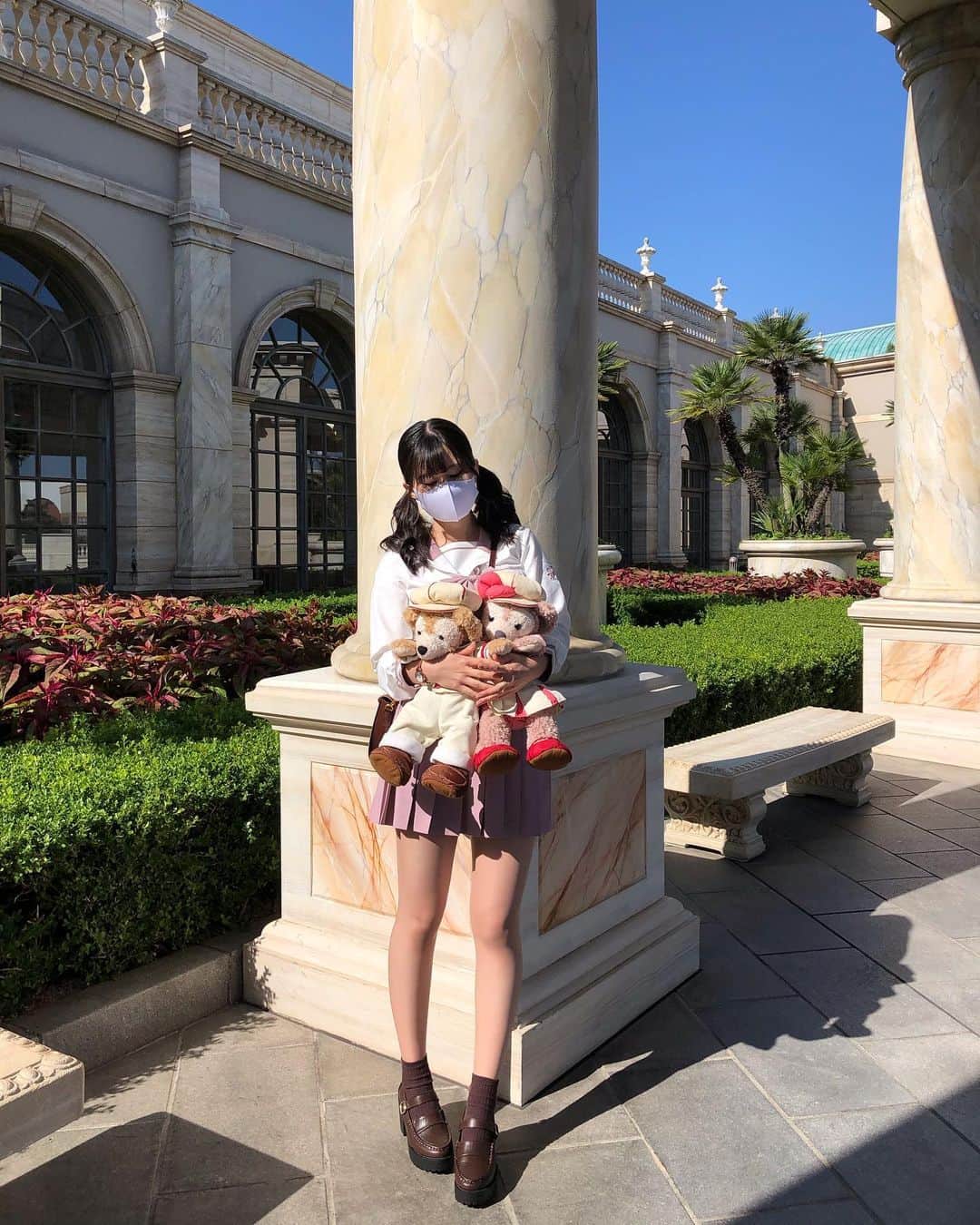 のインスタグラム：「10月の思い出①🧸     テディベア大好き大人JKです♡←       #グラドル #未梨一花 #ディズニー #ディズニーハロウィン #ディズニーシー #ハロウィンコスプレ #コスプレ #セーラー服 #なんちゃって制服 #制服ディズニー #ダッフィー #シェリーメイ #大好き #ichikamiri #disney #disneysea #halloween #disneyhalloween #cosplay #duffy #sherrymay #love」