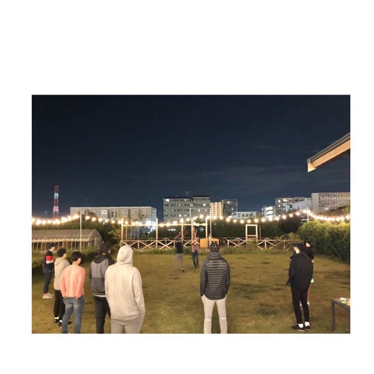 ベンドラメ礼生のインスタグラム：「2020.10.30    🍖...👣…🍃…👂!!!」