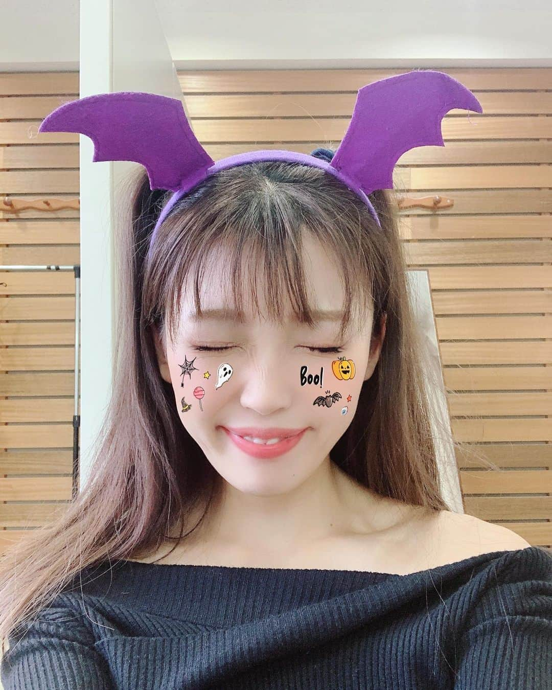 中村愛さんのインスタグラム写真 - (中村愛Instagram)「🎃♡ ・ ・ ・ さぁて本番はどれでやったでしょ⁉️⁉️(^^)  ふふふ。  #ハロウィン  #金曜競馬club  #中村愛のうまコラボ  みんな見てね(^ ^)！  あ、どれも100均だ🥳  #🏇 #競馬予想  #天皇賞秋 #競馬」10月30日 13時40分 - nakamuramura_ai