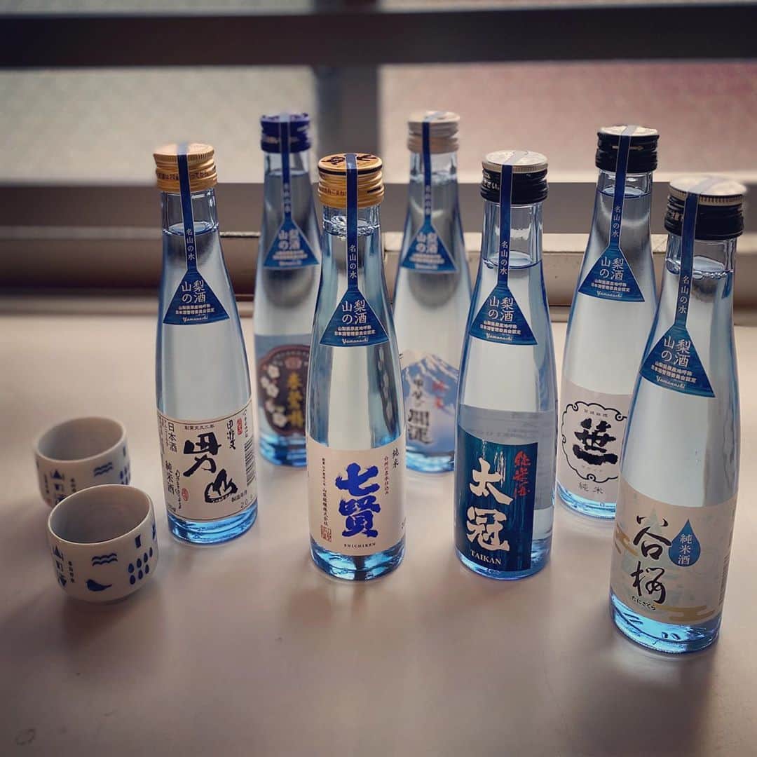 のインスタグラム：「飲み過ぎ注意❗️180mlだから、少しずついろいろ楽しめて嬉しい😃  #otekomachi #大手小町 #山梨 #日本酒 #七賢 #日本酒女子 #日本酒好き #日本酒大好き #日本酒飲み比べ #純米酒 #発酵 #日本酒好きな人と繋がりたい #sake #Japanesesake」