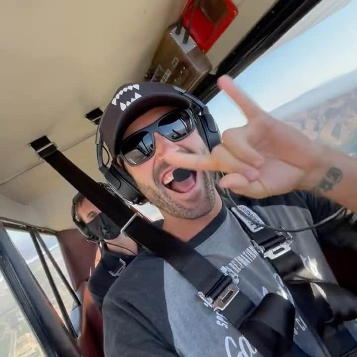 ブロディ・ジェンナーのインスタグラム：「Come fly with me?」
