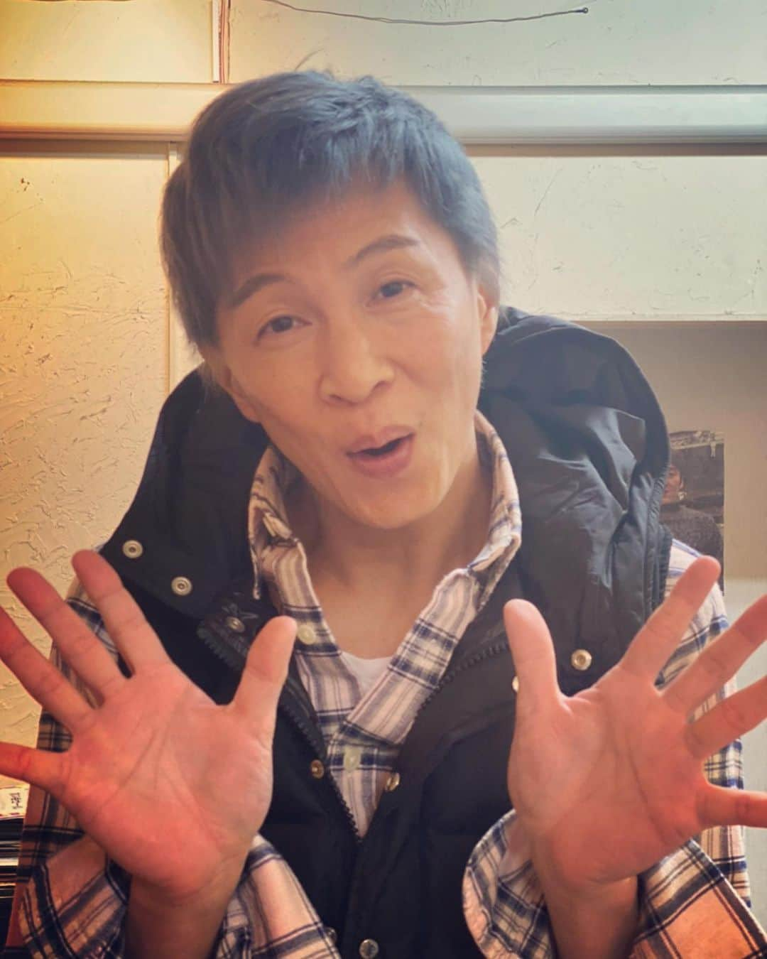 杉本知香さんのインスタグラム写真 - (杉本知香Instagram)「アキちゃんスッキリ✂️✨ いい色❣️ やっぱりアッシュが似合う❣️  #中目黒美容室 #水玉れっぷう隊アキ  #水玉れっぷう隊  #新喜劇アキ#いいよぉ  #吉本新喜劇」10月30日 14時14分 - sugimotoc