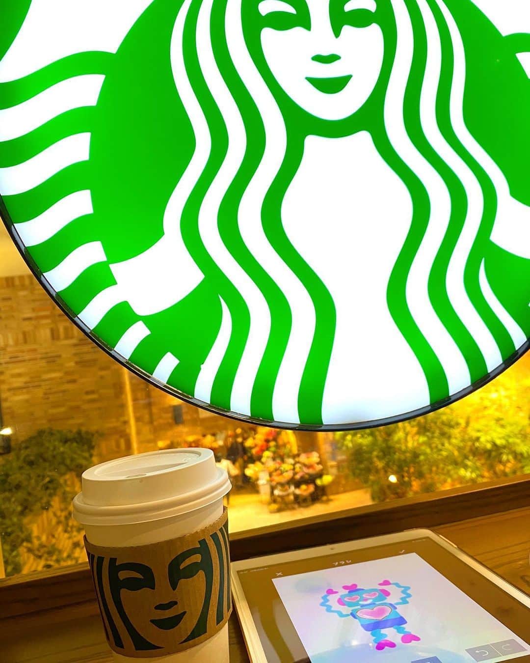 大越かず江さんのインスタグラム写真 - (大越かず江Instagram)「✨Coffee Time☕️✨  眺めの素敵なCafeで 大好きなことしてる(◍´◡`◍)❁⃘*.ﾟ  幸せすぎるぅ〜♥️♥️♥️  LINEスタンプ作成中✎☡ ハルボくん❁⃘  ✨✨✨✨✨✨✨✨✨✨✨✨  ✨ Coffee Time ☕️✨  At a cafe with a nice view I love you (◍´◡`◍) ❁⃘*.ﾟ  I'm too happy〜♥️♥️♥️  Creating LINE stamp ✎☡ Harubo-kun ❁⃘  ✨✨✨✨✨✨✨✨✨✨✨✨ @starbucks_j   #starbuckslover  #スタバ好きな人と繋がりたい  #linestamp  #lineスタンプ  #coffeelover」10月30日 14時09分 - bluemoonseasky