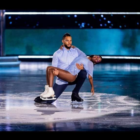 ヴァネッサ・ジェームスのインスタグラム：「So proud of this man @dreamer_aliu78 ... for not only his incredible performance tonight, but also for the role model and hero he is both on and off the ice, for kids that look just like us! I feel lucky and privileged to accompany him on his journey in making hockey a sport for EVERYONE, as we skate to raise funds for the @ttdfoundation. @figureskatingdia  and @ttdfoundation have similar hopes and dreams for our sports and look forward to a collaboration in the near future! ❤️🔥✊🏾  Please vote tonight, and help support and create https://www.cbc.ca/battlevote/  Keep a look out for videos of our week 2 performance... COMING SOON’」