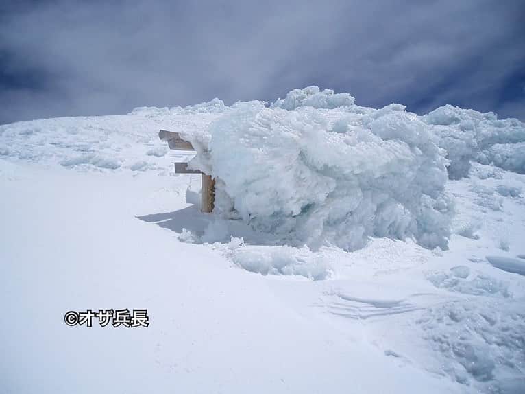 オザ兵長【公式】 さんのインスタグラム写真 - (オザ兵長【公式】 Instagram)「昔、冬の富士山を登った時の写真が出てきた。 あぶねー事してたんだなーと思ったw  #登山 #山 #富士山 #冬富士」10月30日 14時15分 - ozaheicho