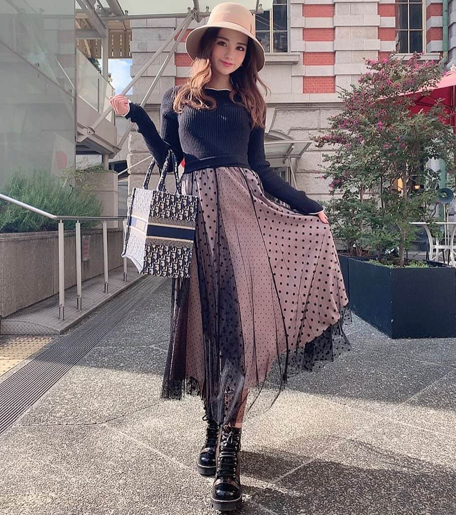 姫奈のインスタグラム：「. . 本日のコーデ 👗💖💫 . 最近もう本当に寒くてびっくりする☃️ 今年のハロウィンは何も出来んかったから 来年は何かしたいな 🎃✨ . . . #コーデ #ママコーデ #男の子ママ #codenate」