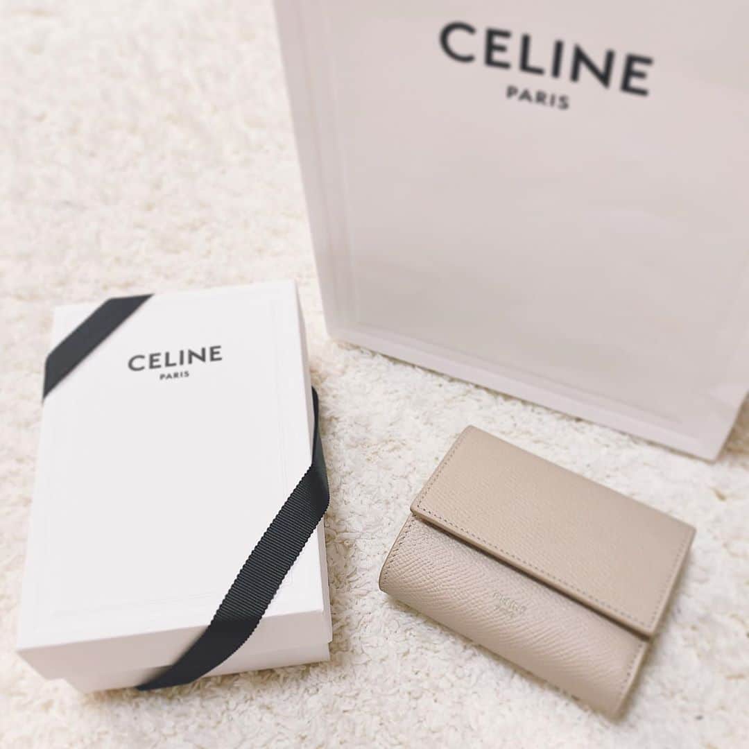 さっぴちゃんのインスタグラム：「... . お誕生日だったので𓂃𓈒𓏸 . 銀座でお買い物して、美味しいお肉を食べて 幸せな1日でした(ᐥᐜᐥ)❤︎ . お財布、乱雑に扱っていて汚かったので嬉しい🥺𓂂𓇬 BAGも来月買っていいよと言われたよ😳 大切に使います♡ありがとう🥺♡♡♡ . ご飯の写真は車にスマホを忘れたので無しww . これからも、妻として母として毎日全力で 頑張ります♡いつもありがとうたくちゃん♡ . . ………………………………(♡)……………………………… .」