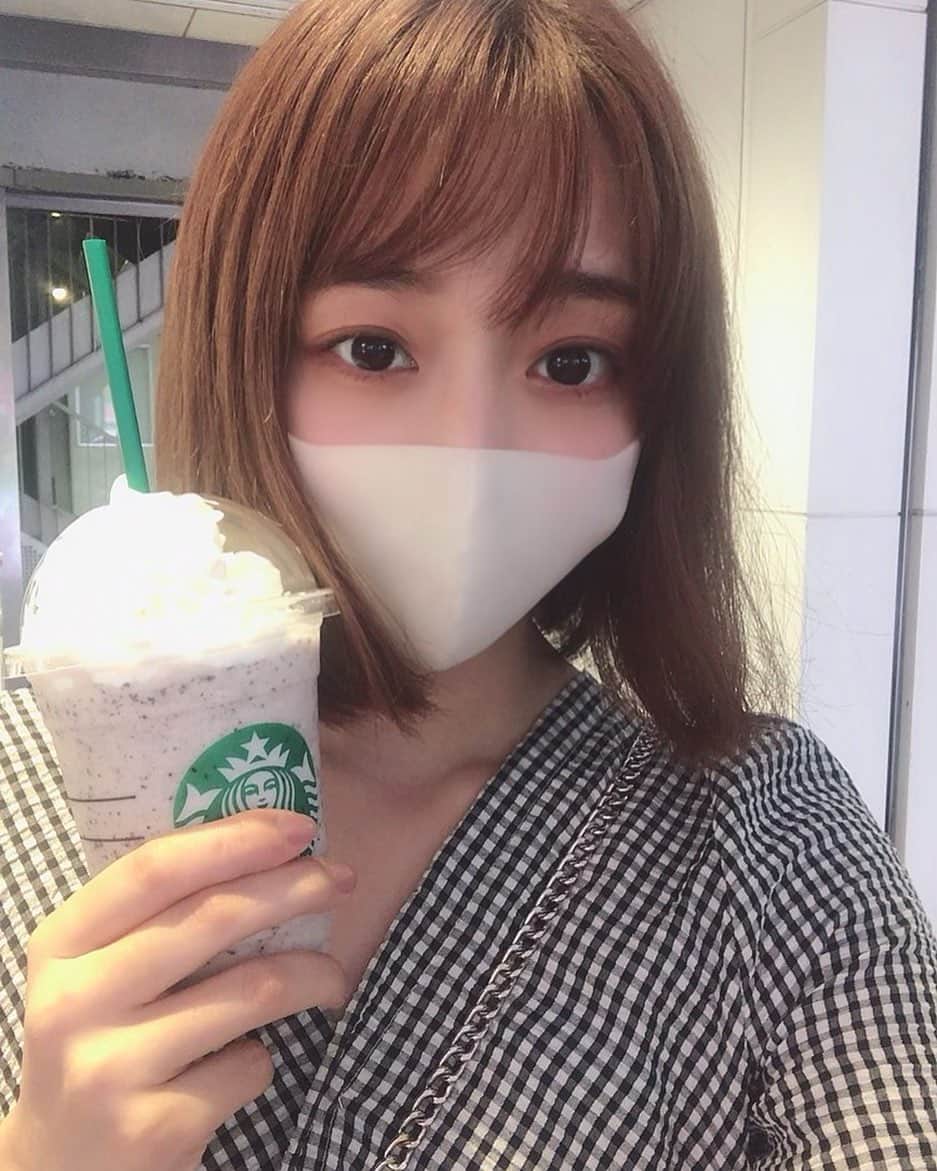 尾形穂菜美のインスタグラム：「もう寒いね、フラペチーノ🥶」