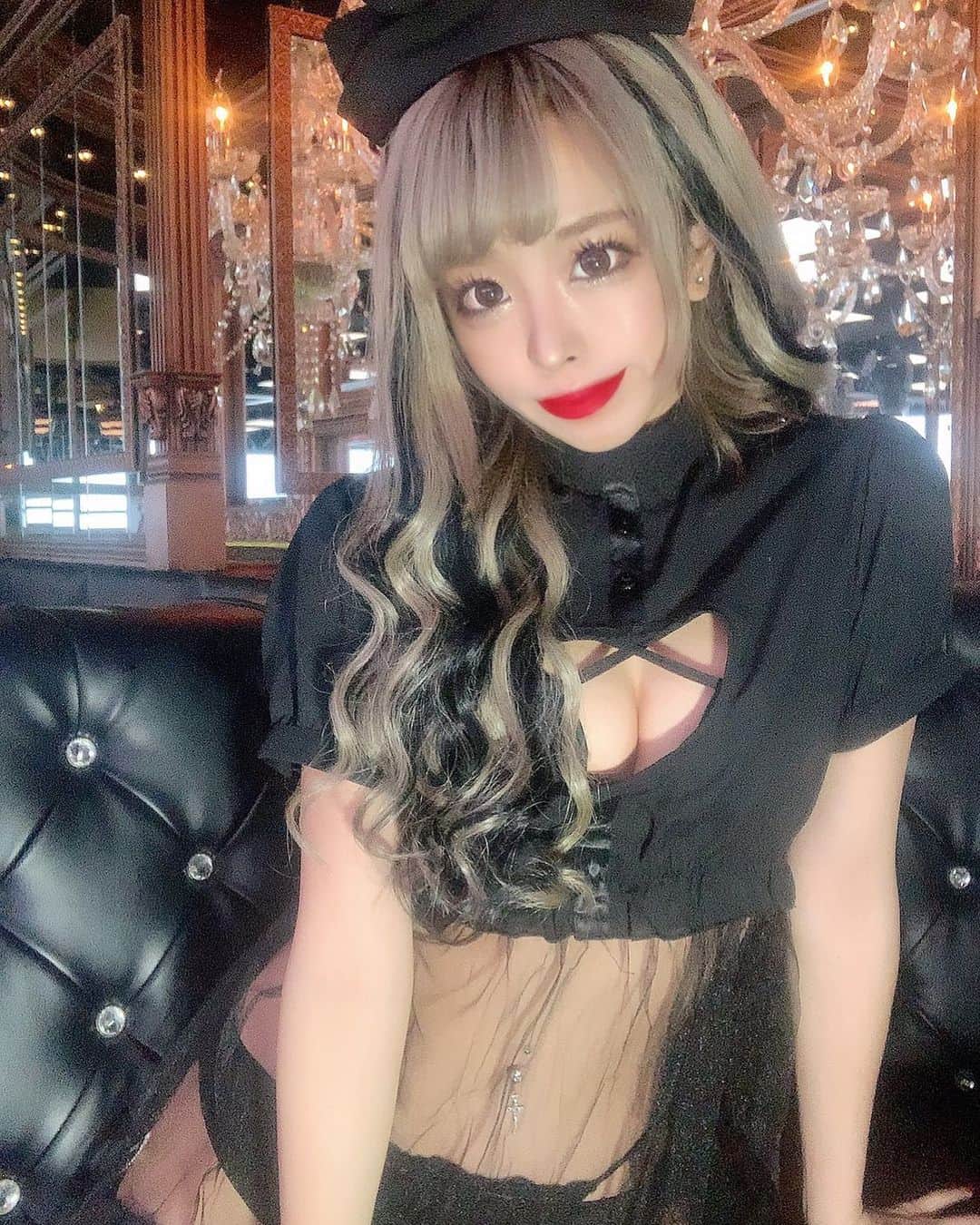 あんじゅのインスタグラム：「♡ ． 🍬🎃✞👻trick or treat👻✞🎃🍬 ． ．  #Burlesque #バーレスク #バーレスク東京 #大阪 #バーレスク大阪 #北新地 #六本木 #キャバ嬢 #ホスト #歌舞伎町 #ダンサー #Japanesegirl #自発ください  #ギャルメイク #なんちゃってギャル  #金髪女子 #ギャル #加工厨 #ジャニオタ #スレンダー #エロ可愛い #ビキニギャル #撮影会 #雰囲気好きな人いいね #自撮り界隈 #1mmでもいいなと思ったらいいね #被写体  #谷間 #ハロウィンコスプレ #ハロウィン」
