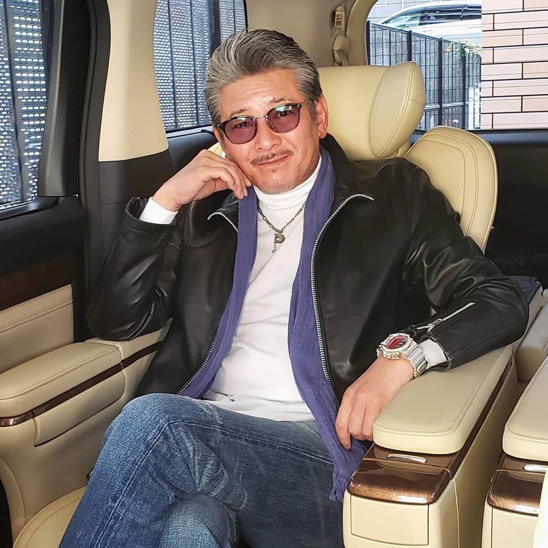 のインスタグラム：「移動中～🚐💨」