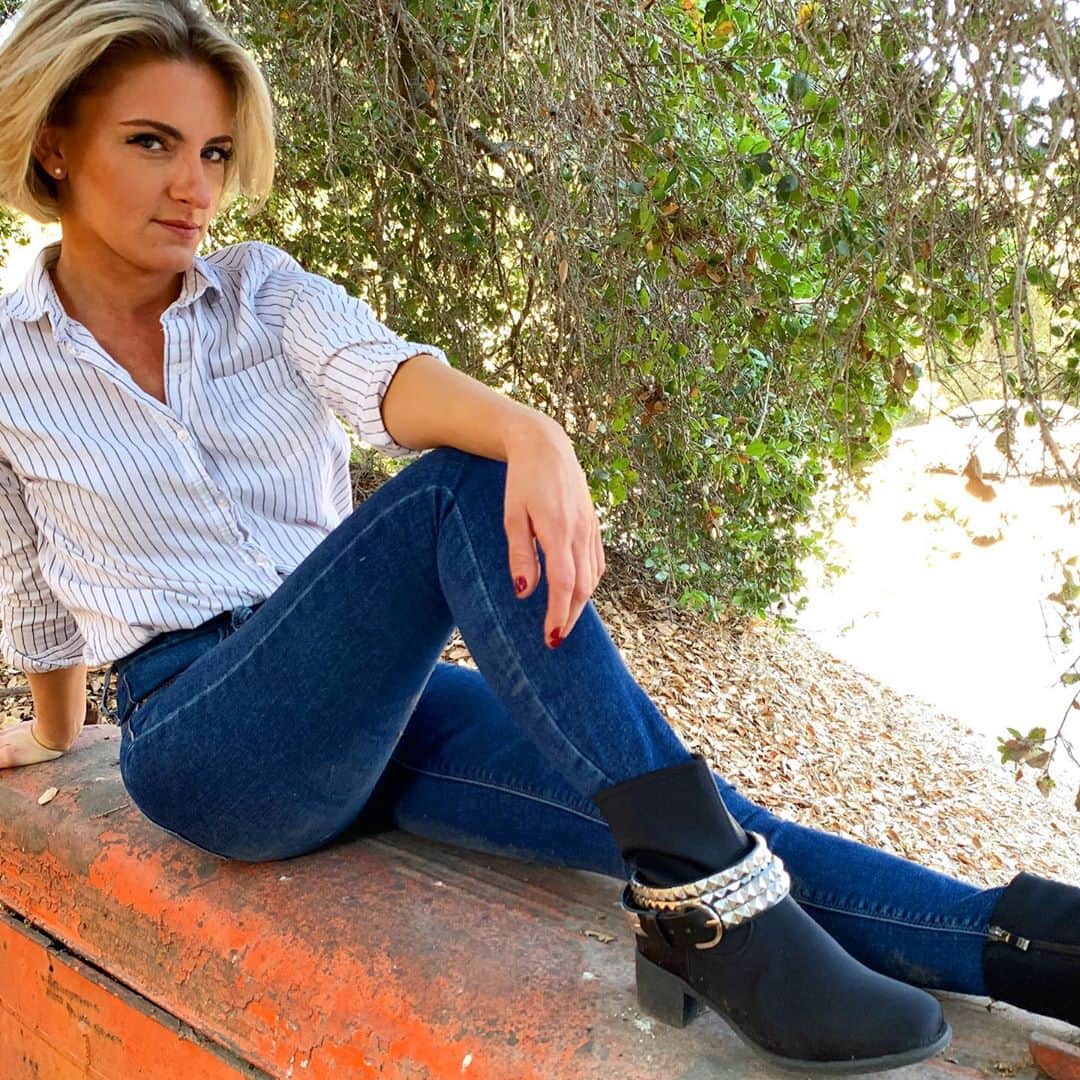 ダブのインスタグラム：「Super-chic, San Diego based sommelier and rising star Grace Hood in dav Manhattan mid- height boot with pyramid belt. #gracehoodwines #sommalier #40under40 #risingstar #wine #ojaivinyard #ojaiwine #ojailife #ojaicalifornia #sandiego #sandiegocalifornia #california #santaynez #napavalley #sonoma #williamettevalley」