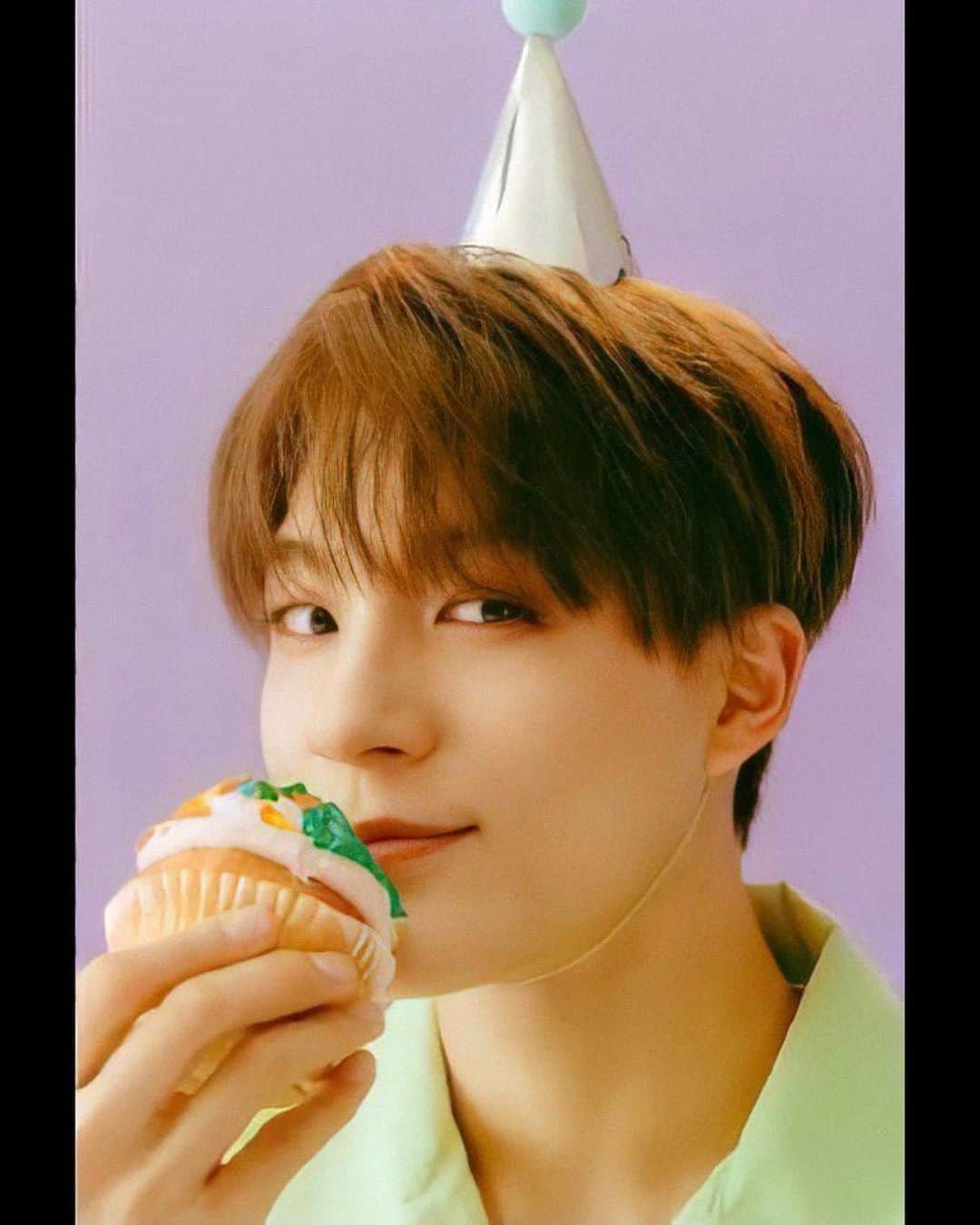 ジェノさんのインスタグラム写真 - (ジェノInstagram)「[SG] cupcake baby 💚 ©️ forevernoren (Twt) ••• honestly that cupcake dont look so good lmfaookndmsmskdj  ___  < #엔시티드림 #엔시티 #이제노 #제노 #재민 #런쥔 #지성 #천러 #nct2020_resonance #LeeJeno #jeno #jaemin #renjun #chenle #jisung #nomin #nct2020 #nct #nctdream #nctu #nct127 #kpop #smtown #nctjeno >」10月30日 15時23分 - nctjeno