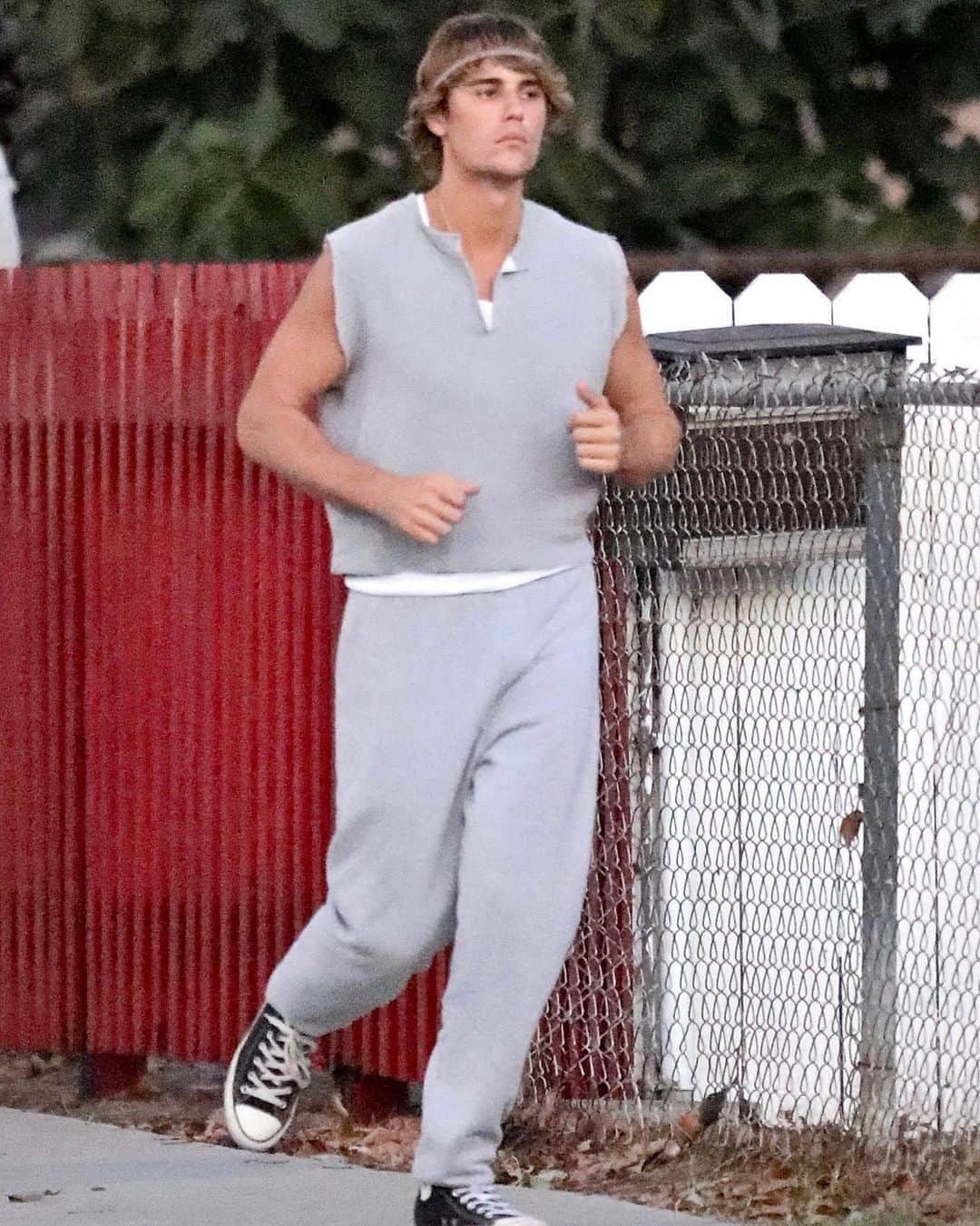 Just Jaredさんのインスタグラム写真 - (Just JaredInstagram)「@justinbieber covered up his tattoos and dressed up like Rocky Balboa while filming a new music video! #JustinBieber Photos: Backgrid」10月30日 15時36分 - justjared