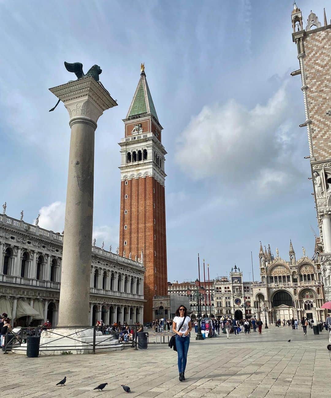 メラニー・サイクスさんのインスタグラム写真 - (メラニー・サイクスInstagram)「Morning 💙 ‘Where it was, as it was.’ #sanmarcocampanile #venice #fbf #takemeback #happyfriday Shot by @milliejacooper」10月30日 16時00分 - msmelaniesykes