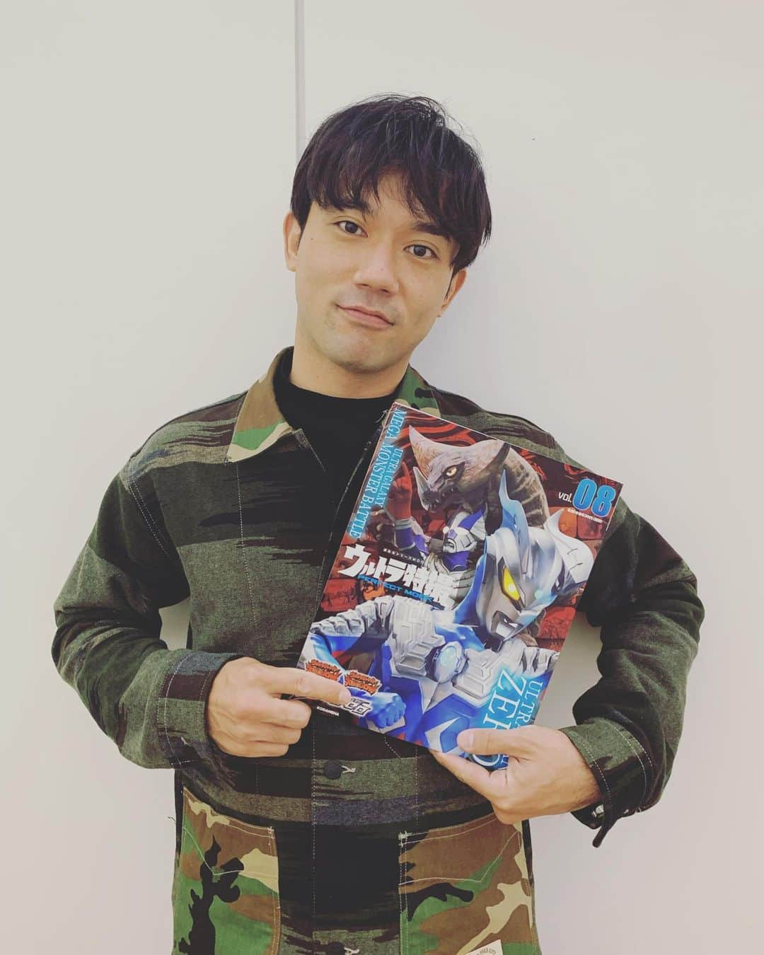 小澤雄太さんのインスタグラム写真 - (小澤雄太Instagram)「ウルトラ特撮 PERFECT MOOK vol.8  頂きました✨  自分も勉強します✨  #ウルトラマンゼロ #ウルトラマン #大怪獣 #円谷プロ #宮野真守 #小澤雄太 #伊賀栗レイト  #レイト さん #yuta_ozawa #ozattsu #おざっつ」10月30日 16時19分 - yuta_ozawa_official