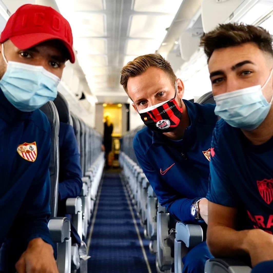 イヴァン・ラキティッチのインスタグラム：「Bilbao..🛫 #vamosmisevilla #ivanrakitic @munirhaddadi @ennesyri15」