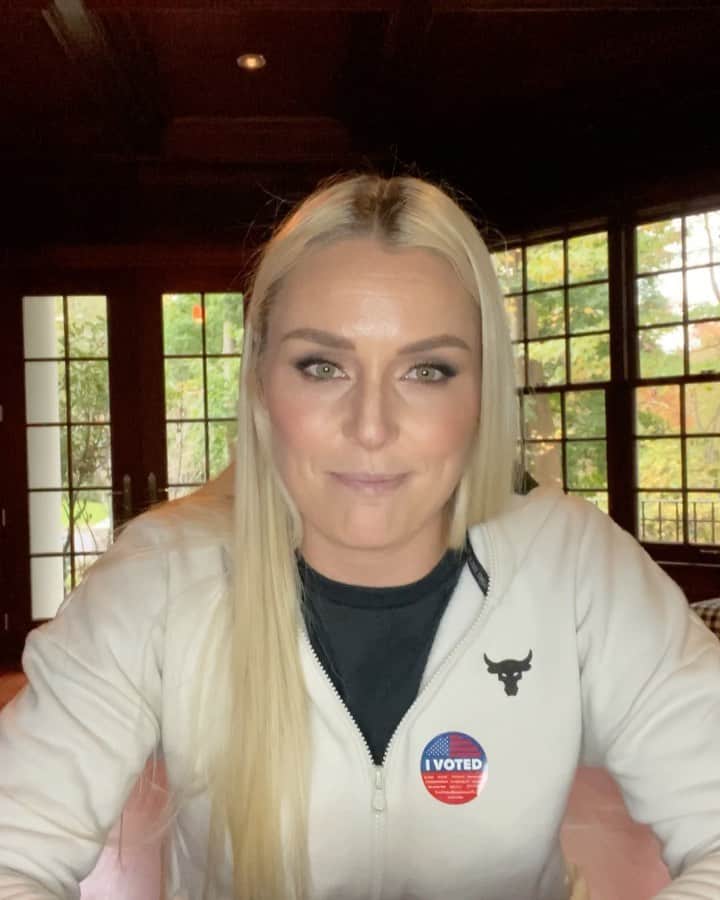 リンゼイ・ボンのインスタグラム：「Filling out your ballot can be a little intimidating. At least that’s how I felt! So here are a few tips that I learned and wanted to share. Fill in the bubbles completely, use blue or black ink and double-check your state’s drop-off locations and deadlines. Most importantly, just make your voice heard and VOTE!! 🇺🇸 💪🏻」