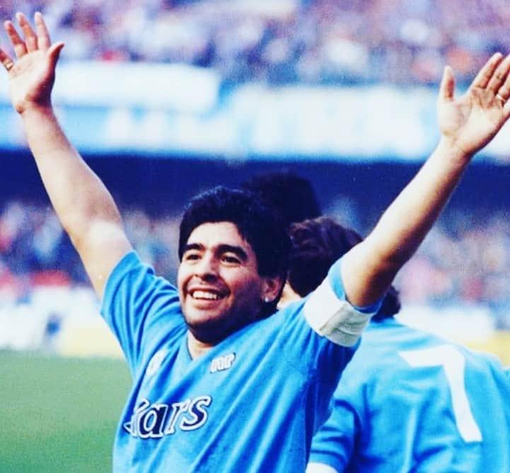 のインスタグラム：「Tanti auguri Leggenda. 👑 ⚽️#die60 #maradona #napoli」