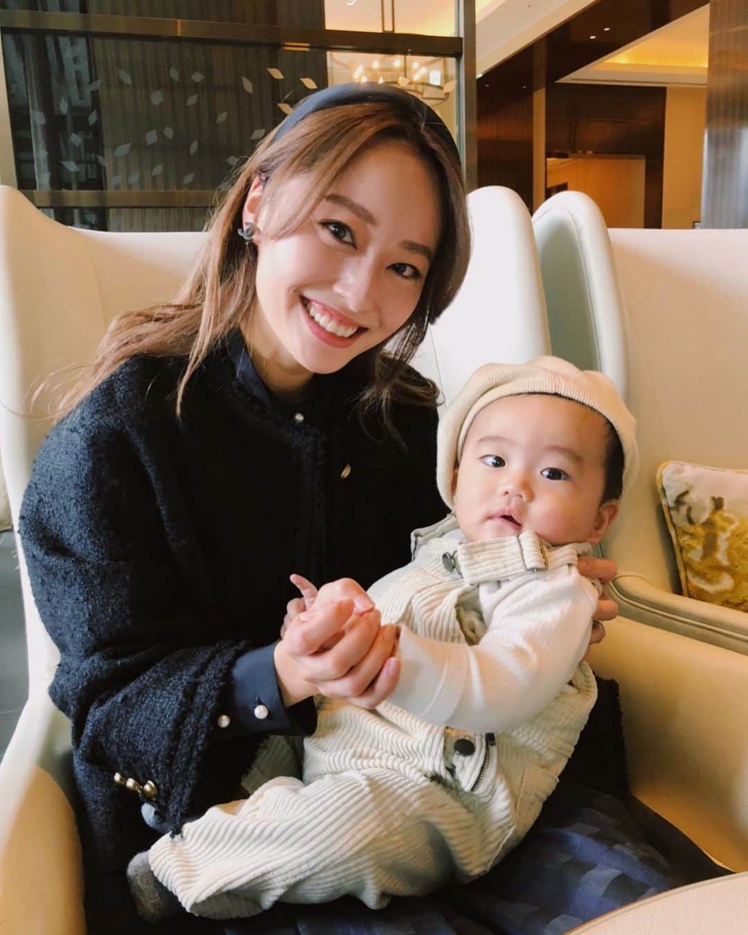 小祝麻里亜のインスタグラム：「友達の二人目の子と初対面🥺💞表情、仕草一つ一つがかわいいなぁ〜✨今週も今月ももう終わりますね🎃早い！  ハロウィン👻楽しみました？楽しみますか？暖かく過ごされてくださいね❣️  ． ． ．＿＿＿＿＿＿＿＿ #outfit #coordinate #look #friendsbaby #instafashion #셀스타그램 #얼스타그램 #코디 #스타일링 #데일리 #데일리룩 #오오티디 #가을코디」