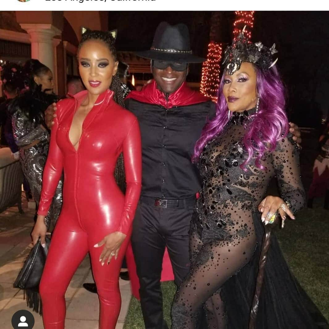 ヴィヴィカ・A・フォックスさんのインスタグラム写真 - (ヴィヴィカ・A・フォックスInstagram)「TGIF Dawlings! #FBF kicking off Halloween weekend with pix from last years FAB party with da SQUAD @kianarene @loveazja @coachcherif @kia.todd @tiberius125 @rozalinaginger @vanelisasproducti ENJOY ya weekend & stay bad to da bone & SAFE! MUAH! #LifeIsGood #GodIsGood #Blessed #Respect #GurlPower #VivicaFoxHair #TeamVivica #TeamFox #MyGrindDontStop #LegitimateCareer #BossMoves #LoveWins #ClassicBadChick #VOTE #BIENHARRIS2020 🤗 🙆🏾🎃🤑💖🖤🇺🇲」10月30日 22時03分 - msvfox