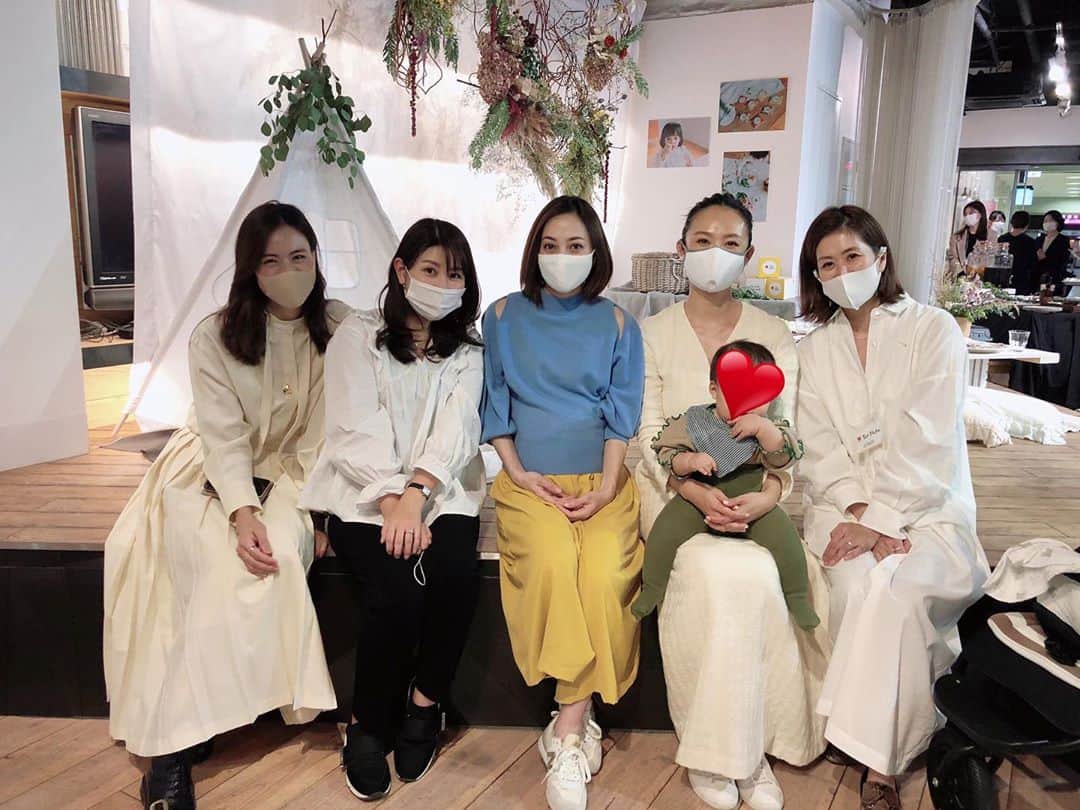 のインスタグラム：「先日、 @yamamotosatoko ちゃんにお声がけいただき　@totplate.official のイベントへ。  totplateは離乳食を卒業したら始まる幼児食の為の冷凍食品。  医学博士・保健師・看護師の資格を持つ、健康のスペシャリストである１歳児のママが考案されたクイックパウチミールとあって、化学調味料・保存料・合成食品添加物は一切不使用。  試食もさせていただいたのですが、 塩分控えめで美味しかったです😊 電子レンジ・湯せんで温めるだけでいいのも忙しいママの強い味方。  娘もいよいよ来月から3回食が始まります。 離乳食の投稿を見た友人からは、よく毎回作ってるね！って言っていただくのだけど、時間ある時にストックを作って、レンチンしてます🤣 毎回は作れない🤣  幼児食が始まったら totplate頼みたいなぁ🥰  #totplate #トットプレート #幼児食 #幼児食レシピ #幼児食献立 #クイックパウチミール #育児 #子育てママ」