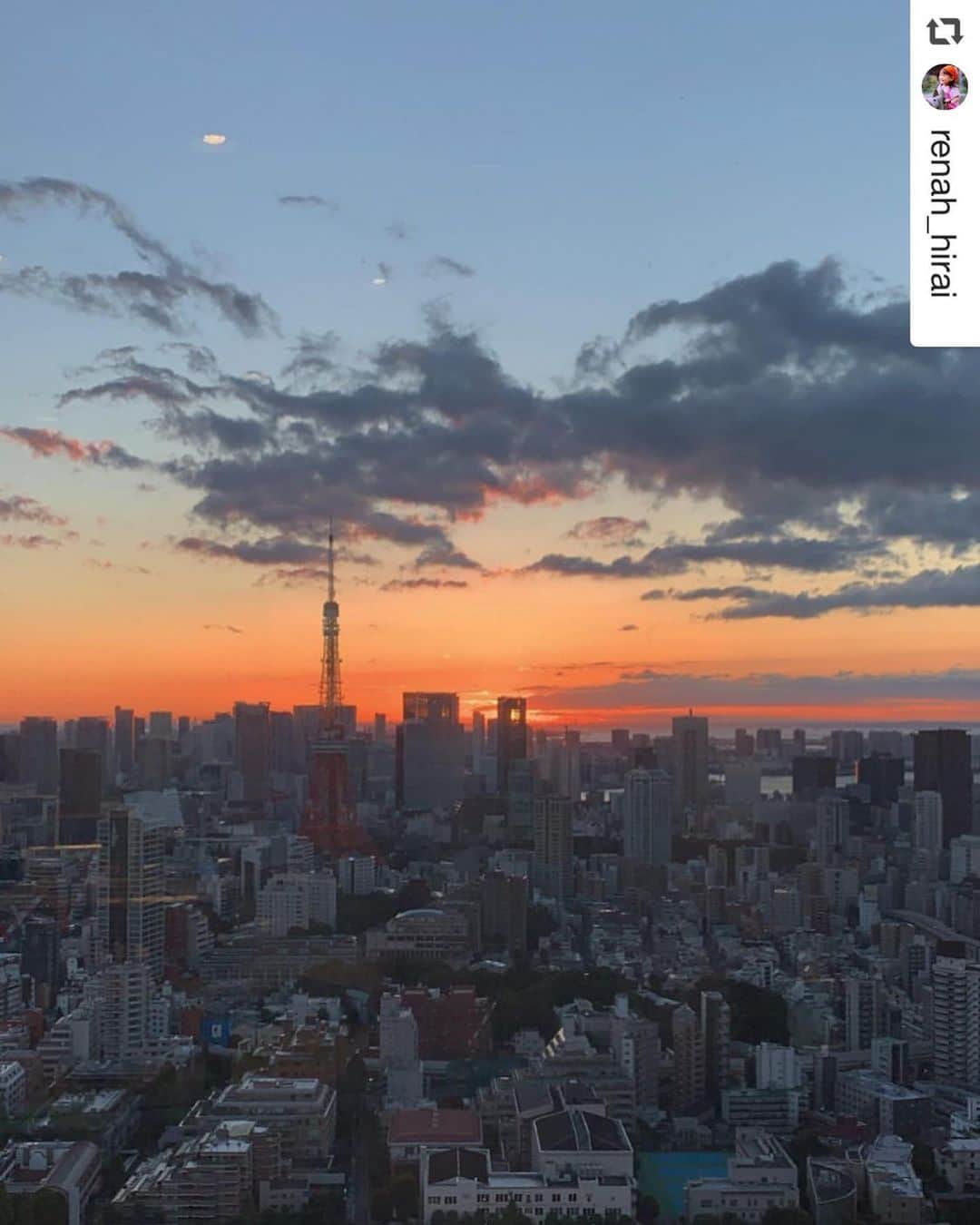 J-WAVEさんのインスタグラム写真 - (J-WAVEInstagram)「#repost @renah_hirai﻿ 1ヶ月が経ちました。放送終わりのオレンジに目をやられたので、残しとこ。わたしから見たこの景色は間違いなく東京新視点です。﻿ ﻿ #東京新視点jwave#6am﻿ ﻿ ✳︎✳︎✳︎✳︎✳︎✳︎✳︎✳︎✳︎✳︎✳︎✳︎✳︎✳︎✳︎✳︎﻿ ﻿ 【 東京新視点な1枚📸 】﻿ ﻿ J-WAVEでは現在、新たな視点で、東京を面白くする、音楽やアート、それを生み出す人にフォーカスをあてる秋のキャンペーン「東京新視点」を実施中です。﻿ ﻿ J-WAVEの各番組に登場するゲストの東京新視点な写真を特別に紹介！J-WAVE公式インスタグラムや、各番組の公式インスタグラムに掲載しますので、ぜひチェックしてみてください✨﻿ ﻿ 平井麗奈が日曜ナビゲーターを務める『ZAPPA』は朝5:00からオンエア！radikoでもお聴きいただけます🎧🎶﻿ ﻿ 『ZAPPA』﻿ ⏰月曜～日曜 5:00-6:00﻿ ﻿ 現在Instagramでは、日本最大級の審査制写真投稿サイト【東京カメラ部】とコラボレーションした、フォトキャンペーンも開催中！J-WAVE公式インスタグラムのアカウント（ @jwave813 ）をフォローして、新しい東京の風景や、新たな視点を感じる人やモノなど、あなたが「新視点」を感じる写真を、ご自身のインスタグラムアカウントで「 #東京新視点jwave 」を付けて投稿してください。﻿ ﻿ 投稿写真の中から「東京カメラ部賞」「J-WAVE各番組のナビゲーター賞」を決定し、11月下旬に番組内で発表します！また、各賞受賞者には豪華プレゼントもご用意しています！皆さまのご応募、お待ちしています！﻿ ﻿ 募集期間：2020年10月19日（月）〜11月6日（金）23:59まで﻿ ﻿ #東京新視点jwave #東京新視点 #jwave #ZAPPA #平井麗奈 #zappa813 # #写真 #photo #photostagram #東京カメラ部 #フォトキャンペーン #ラジオ #オンエア #radio #radiko #秋 #キャンペーン #プレゼント#photography #写真好きな人と繋がりたい #東京の風景 #東京の景色 #東京タワー #sky #skystagram #skyphotography」10月30日 16時43分 - jwave813