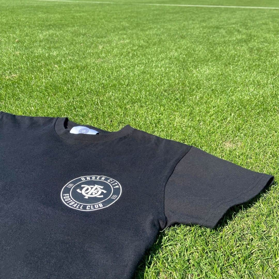 大分トリニータさんのインスタグラム写真 - (大分トリニータInstagram)「【御礼】ONSEN CITY FOOTBALL CLUBの第1弾アイテムのTシャツ販売による収益金の半分の寄付のご報告  平素より当クラブに格別なるご高配を賜り、誠にありがとうございます。 この度、ONSEN CITY FOOTBALL CLUBの第1弾アイテムのTシャツをご購入いただき、誠にありがとうございました。発売当初にお知らせしておりました、収益金の半分を大分県の新型コロナウイルス感染対策や令和2年7月豪雨の義援金等として日本赤十字社大分県支部に寄付させていただきますことをご報告いたします。  寄付金額：945,000円  引続き、ONSEN CITY FOOTBALL CLUBのアイテムを作り、大分トリニータのホームタウンである大分県の地域の発展に貢献できる活動をして参ります。  あらためまして、皆様のご支援、ご協力に感謝申し上げます。  #onsencityfootballclub  #ocfc  #日本一のおんせん県おおいた♨️ #清永浩文  #大分トリニータ #kiyonaga_soph  #trinita_official」10月30日 17時00分 - trinita_official