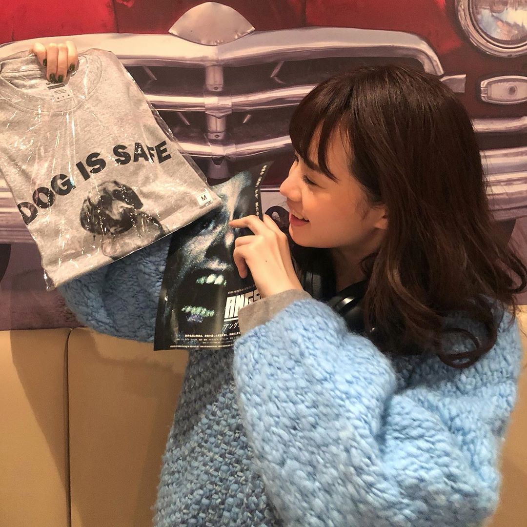 三嶋ひなさんのインスタグラム写真 - (三嶋ひなInstagram)「. . ずっと欲しかったアングストという映画のグッズTシャツを頂いて嬉しい フライヤー怖いなぁ、」10月30日 17時08分 - hina__mishima