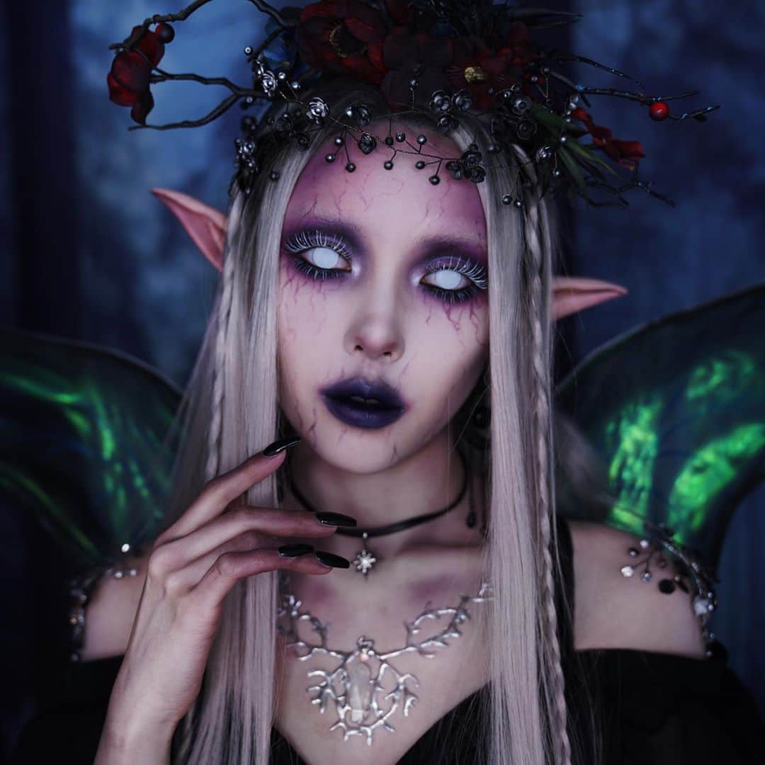 ポニーのインスタグラム：「⠀  There is magic in the night when the pumpkins glow by moonlight...🎃🌙 My video's up!!! 해질녘 어두운 숲 속에 혼자 남지 마세요.  다크 엘프를 마주칠 수 있으니...☠️ 할로윈 메이크업이 유튜브 채널에 업로드 됐어요!」