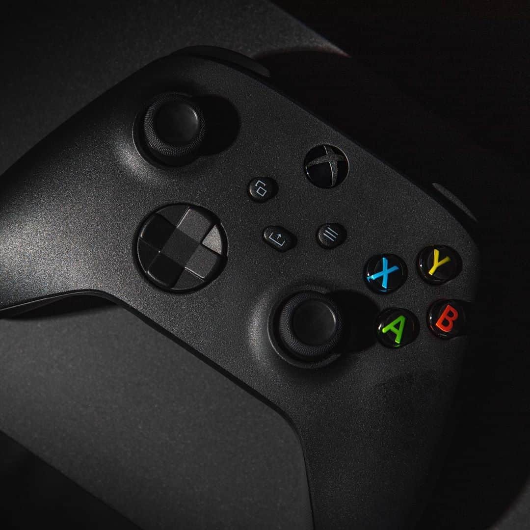 HYPEBEASTさんのインスタグラム写真 - (HYPEBEASTInstagram)「@hypebeastgaming: Here’s a detailed look at the upcoming @microsoft Xbox Series X. Measuring 11.8 inches tall, 15.9 inches deep and 5.9 inches, the next-gen console takes on a more sizeable look as it features a powerful eight-core AMD Zen 2 processor running at 3.8GHz, super-fast SSD and custom RDNA 2 AMD GPU pushing 12 TFLOPs of processing power, along with 16GB of GDDR6 memory. Find out more details via the link in our bio. It’s available now for pre-order and will be officially released November 10.⁠⠀ Photo: Heison Ho/HYPEBEAST」10月30日 17時10分 - hypebeast