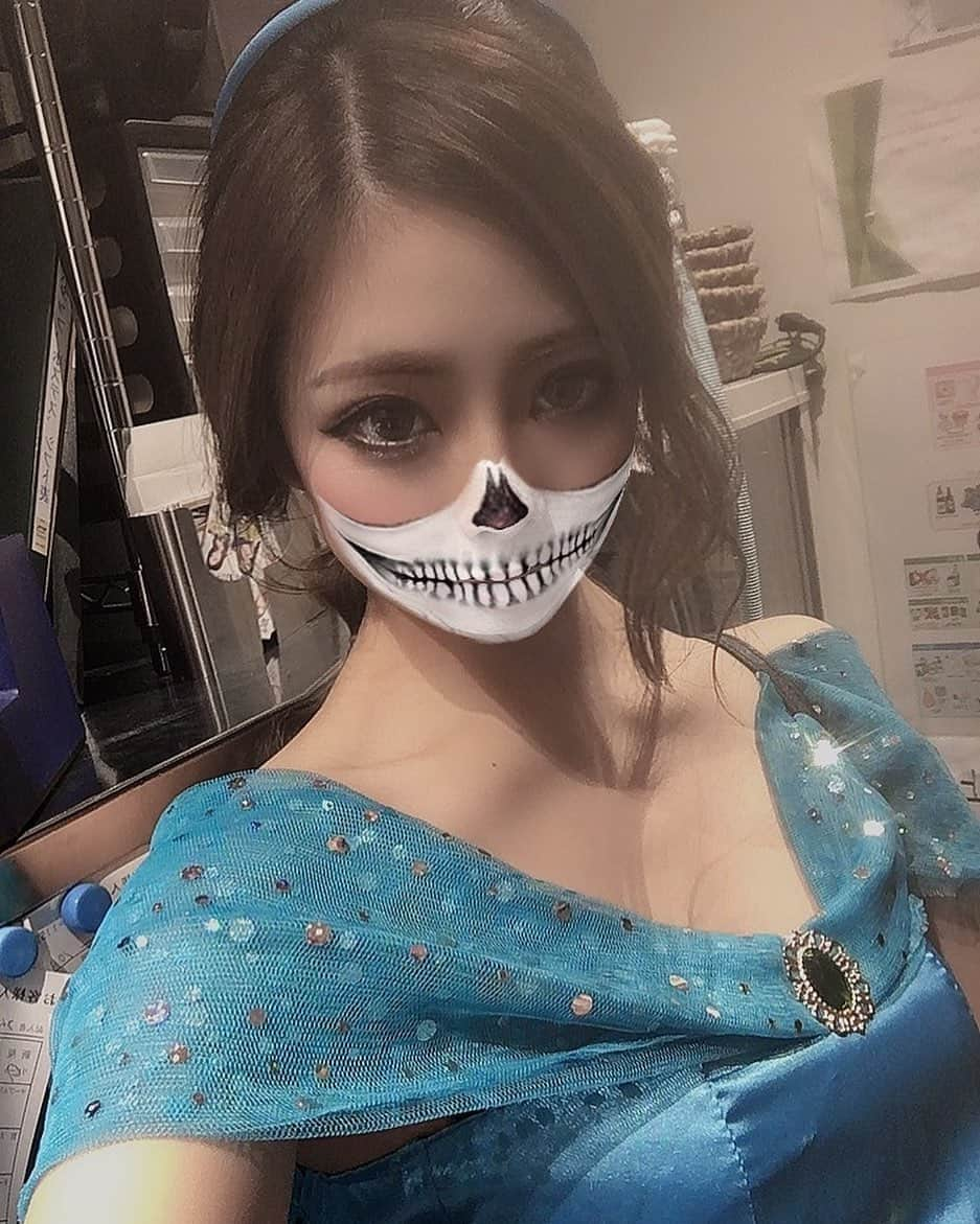 じゅんさんのインスタグラム写真 - (じゅんInstagram)「去年のハロウィン🎃  今日からハロウィンイベント👻🎃🕸✝️🕷 です(∩ˊᵕˋ∩)･*  皆さん見に来てくださいね〜👍  #ジャスミン #ハロウィン#ハロウィンイベント#🎃#コスプレ#キャバクラ#キャバ嬢#きゃばきゃば#歌舞伎町#六本木#ミナミ#神奈川#川崎」10月30日 17時15分 - jun.ga_den