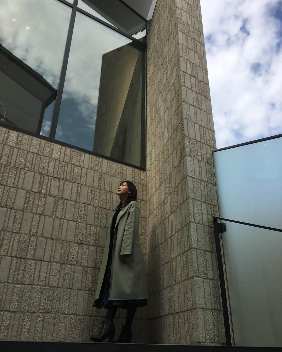 小橋めぐみさんのインスタグラム写真 - (小橋めぐみInstagram)「ヨックモックミュージアムの中庭にて。」10月30日 17時25分 - megumikok