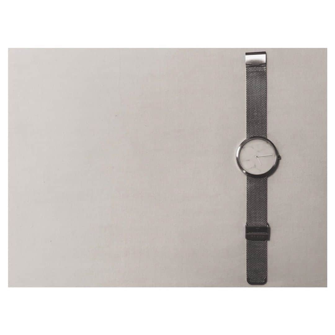 沖樹莉亜のインスタグラム：「時計を頂きました  シンプルでとても可愛い❤️  時計を身につけるのは中学1年生ぶり 今日1日身に付けていたら ちゃんとしてる人みたいな気がして嬉しかった  #mavenwatches #マベンウォッチズ #マベン」