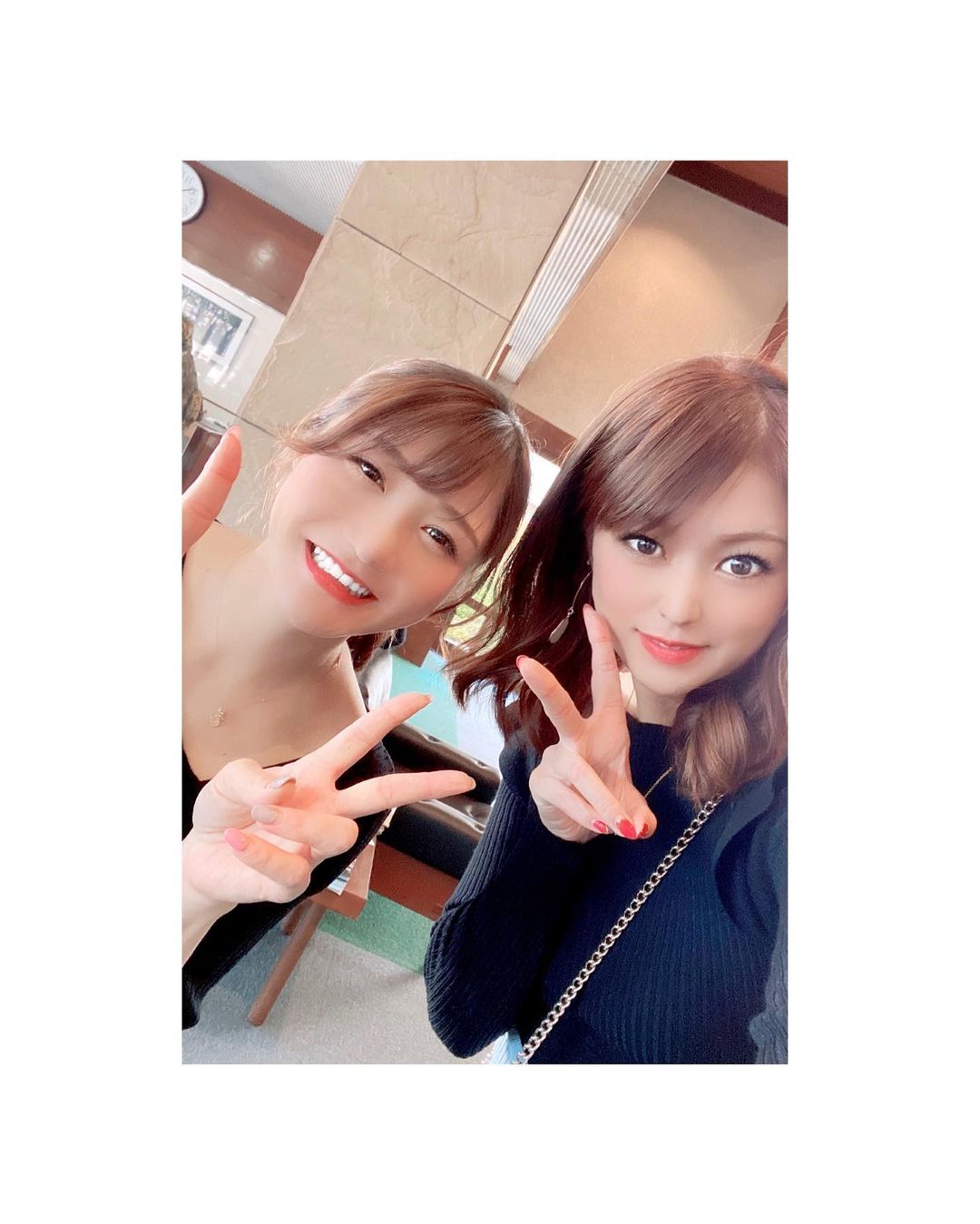 坂之下侑子のインスタグラム：「先日、撮影以来かつらちゃんに会えましたー🥰  変わらず可愛くて癒されました😍❤️  一緒にパチリ😆📸💕  そして、身体のメンテナンスにナゴヤクリニックさんへ✨  ずっと首の調子が悪かったのでみて貰いました😊  身体の張りもあったのですが、やってもらった後は不思議なぐらい張りも取れていてスッキリでした🤍  トレーナーのみきさん💗めっちゃ綺麗な方ですが、やってもらっている時はドSです🤭笑  って言うのは冗談ですが、痛気持ちいい感じなので皆さんもぜひ受けてみてください！  受けないとこの感じ分からないかも🤭🌟  また近くに行った時は行かせていただきます🥰 @nagoyagolfclinic  #原田桂プロ #ナゴヤクリニック #レッスンスタジオ #ゴルフ #ストレッチ #メンテナンス #女子プロゴルファー #プロゴルファー #🤍🤍🤍」