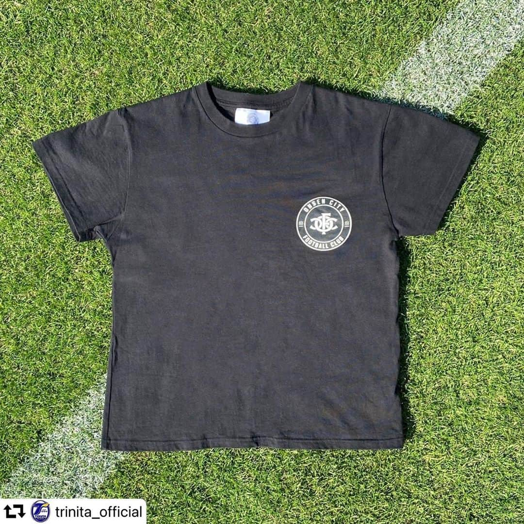 Hirofumi Kiyonagaさんのインスタグラム写真 - (Hirofumi KiyonagaInstagram)「#repost @trinita_official 【御礼】ONSEN CITY FOOTBALL CLUBの第1弾アイテムのTシャツ販売による収益金の半分の寄付のご報告  平素より当クラブに格別なるご高配を賜り、誠にありがとうございます。 この度、ONSEN CITY FOOTBALL CLUBの第1弾アイテムのTシャツをご購入いただき、誠にありがとうございました。発売当初にお知らせしておりました、収益金の半分を大分県の新型コロナウイルス感染対策や令和2年7月豪雨の義援金等として日本赤十字社大分県支部に寄付させていただきますことをご報告いたします。  寄付金額：945,000円  引続き、ONSEN CITY FOOTBALL CLUBのアイテムを作り、大分トリニータのホームタウンである大分県の地域の発展に貢献できる活動をして参ります。  あらためまして、皆様のご支援、ご協力に感謝申し上げます。  #onsencityfootballclub  #ocfc  #日本一のおんせん県おおいた♨️ #清永浩文  #大分トリニータ #kiyonaga_soph  #trinita_official @taiyo_murakami @murakamien_newyoku_onsencity」10月30日 17時30分 - kiyonaga_soph