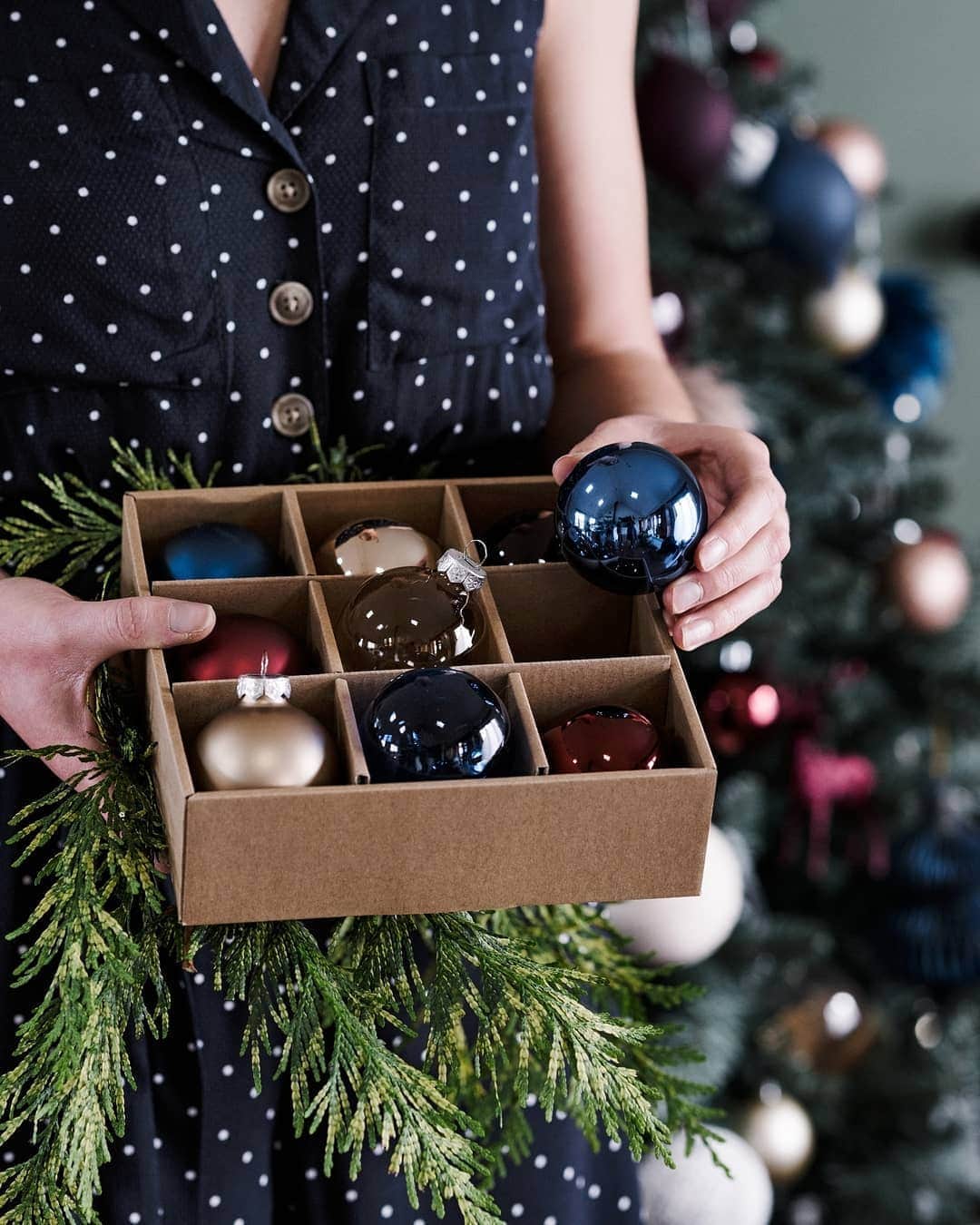 Target Australiaさんのインスタグラム写真 - (Target AustraliaInstagram)「Add a rich, bold mood to festivities with these coloured glass baubles  🎯♥️ #targetaus #christmasmadebetter」10月30日 17時36分 - targetaus