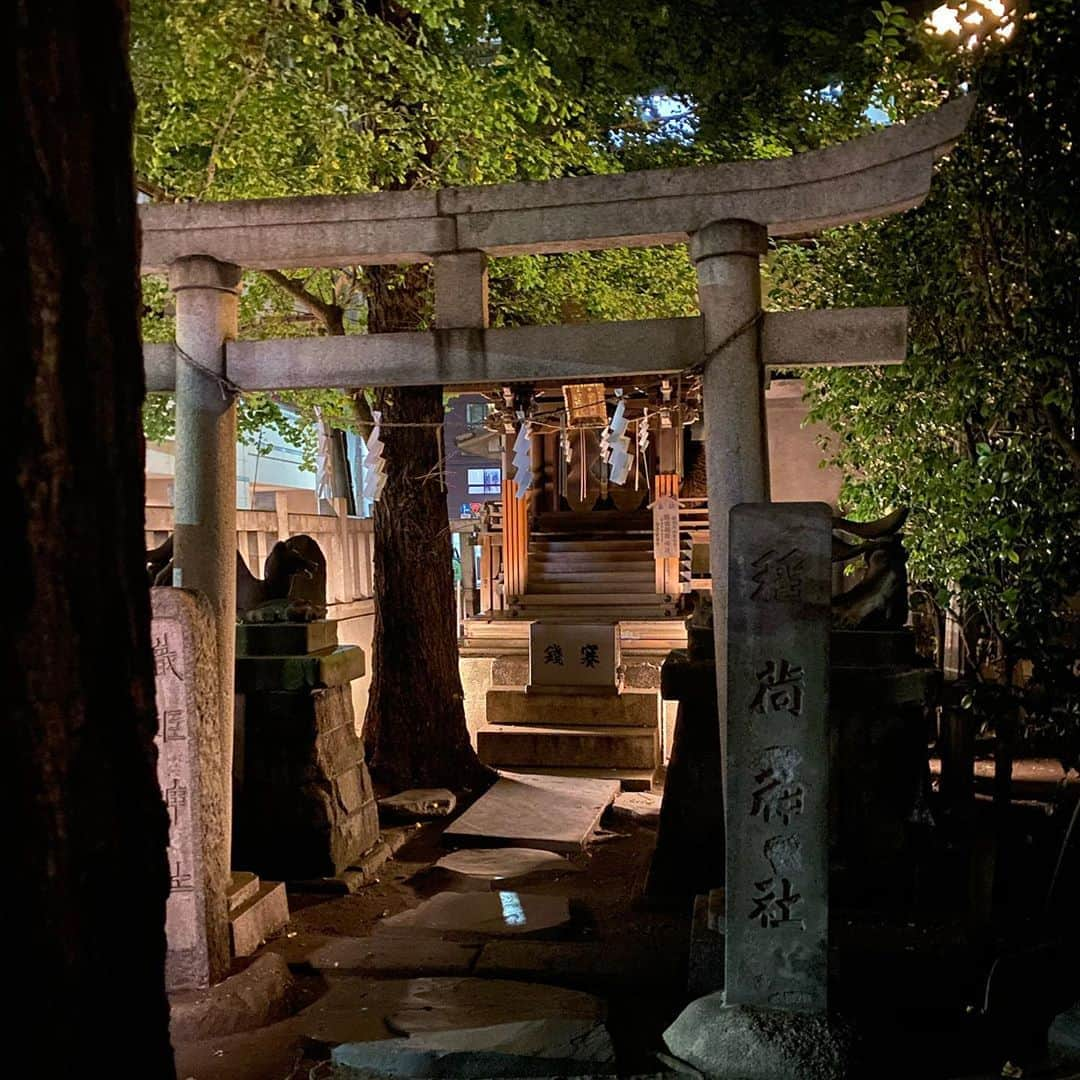 藤原ヒロシさんのインスタグラム写真 - (藤原ヒロシInstagram)「夜神社」10月30日 17時52分 - fujiwarahiroshi